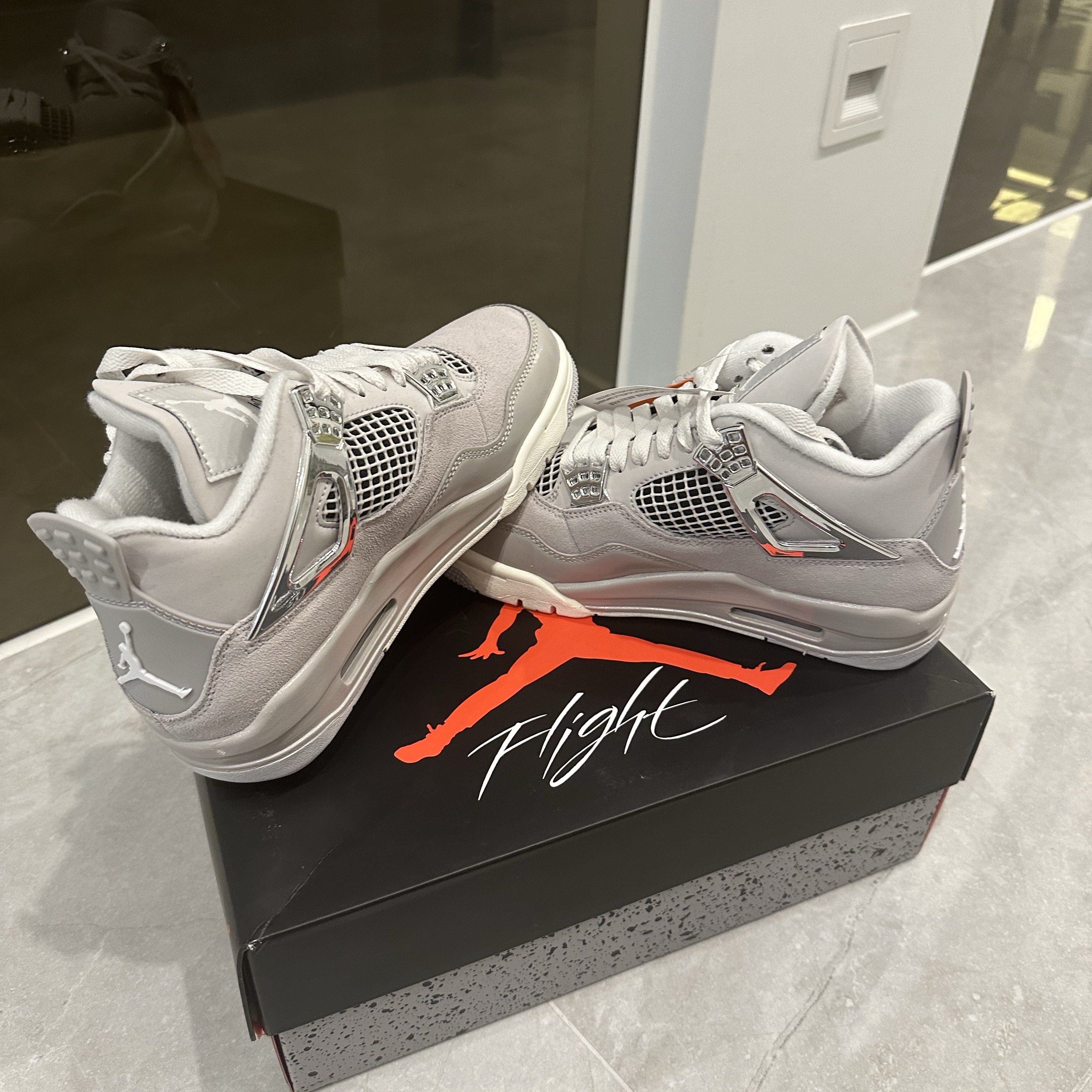 (W) Jordan 4 Retro Frozen Moments 착용 스타일 - 1