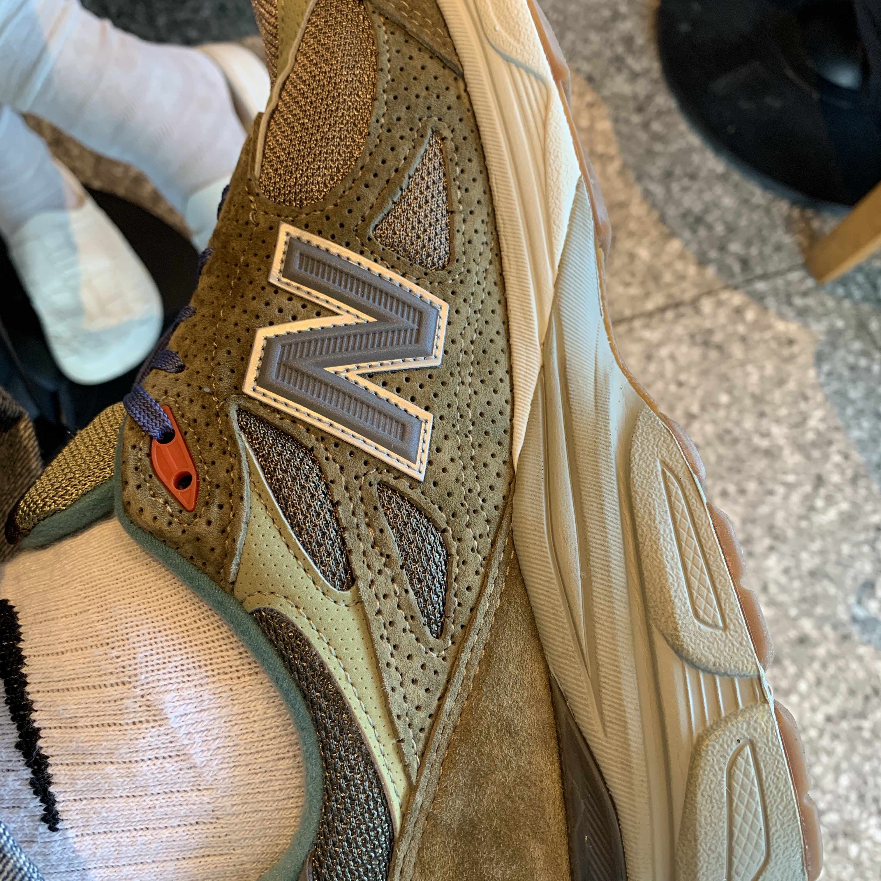 New Balance x Bodega 990v3 Anniversary 착용 스타일 - 3