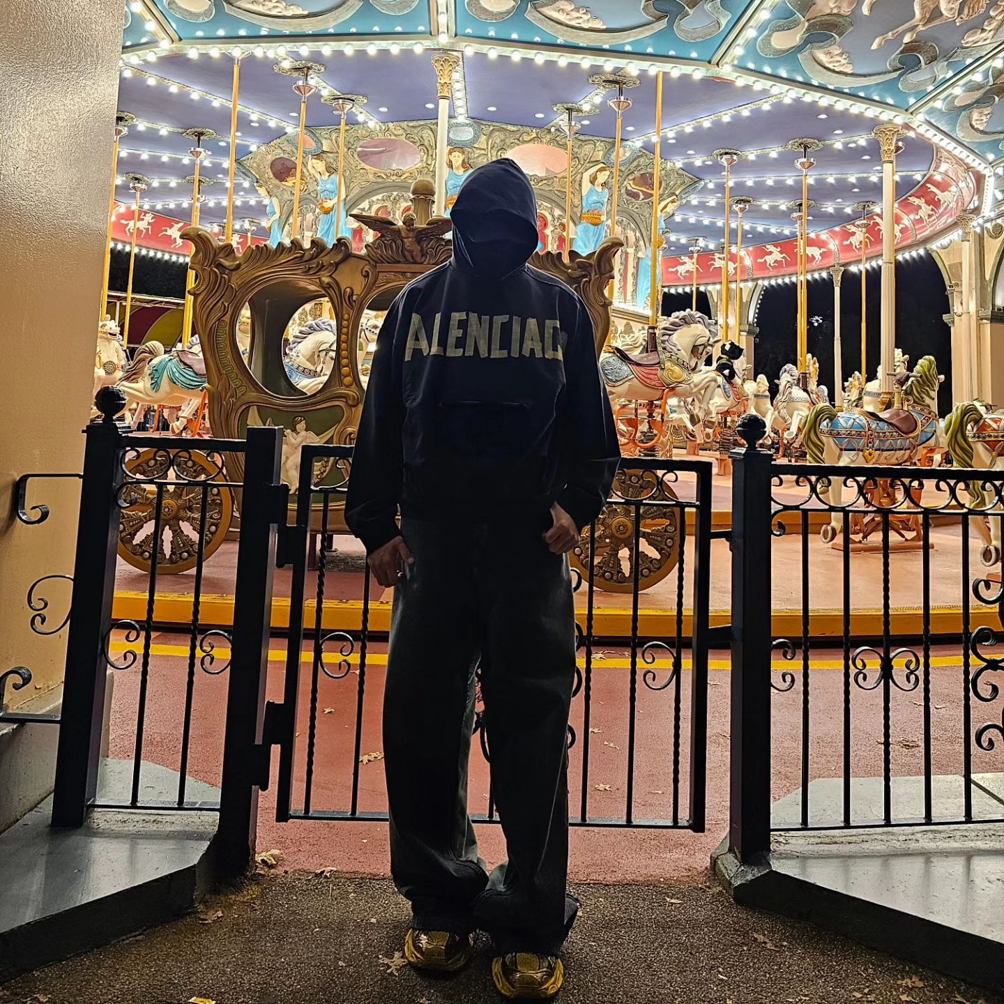 Balenciaga Tape Type Ripped Pocket Hoodie Large Fit Navy Blue, Balenciaga 3XL Sneakers Yellow Black 착용 스타일 - 1
