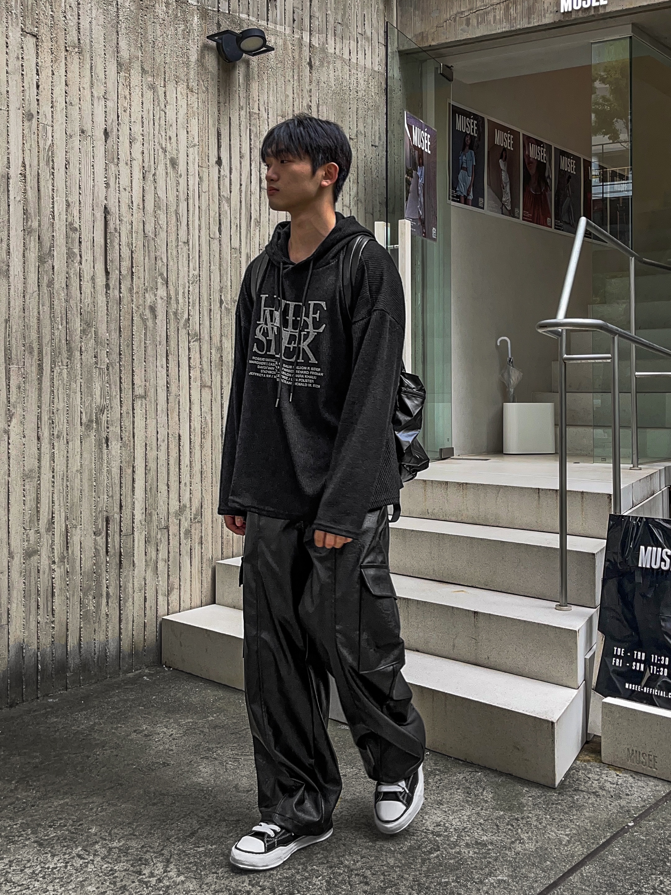 Maison Mihara Yasuhiro Peterson OG Sole Canvas Low Sneakers Black 착용 스타일 - 3