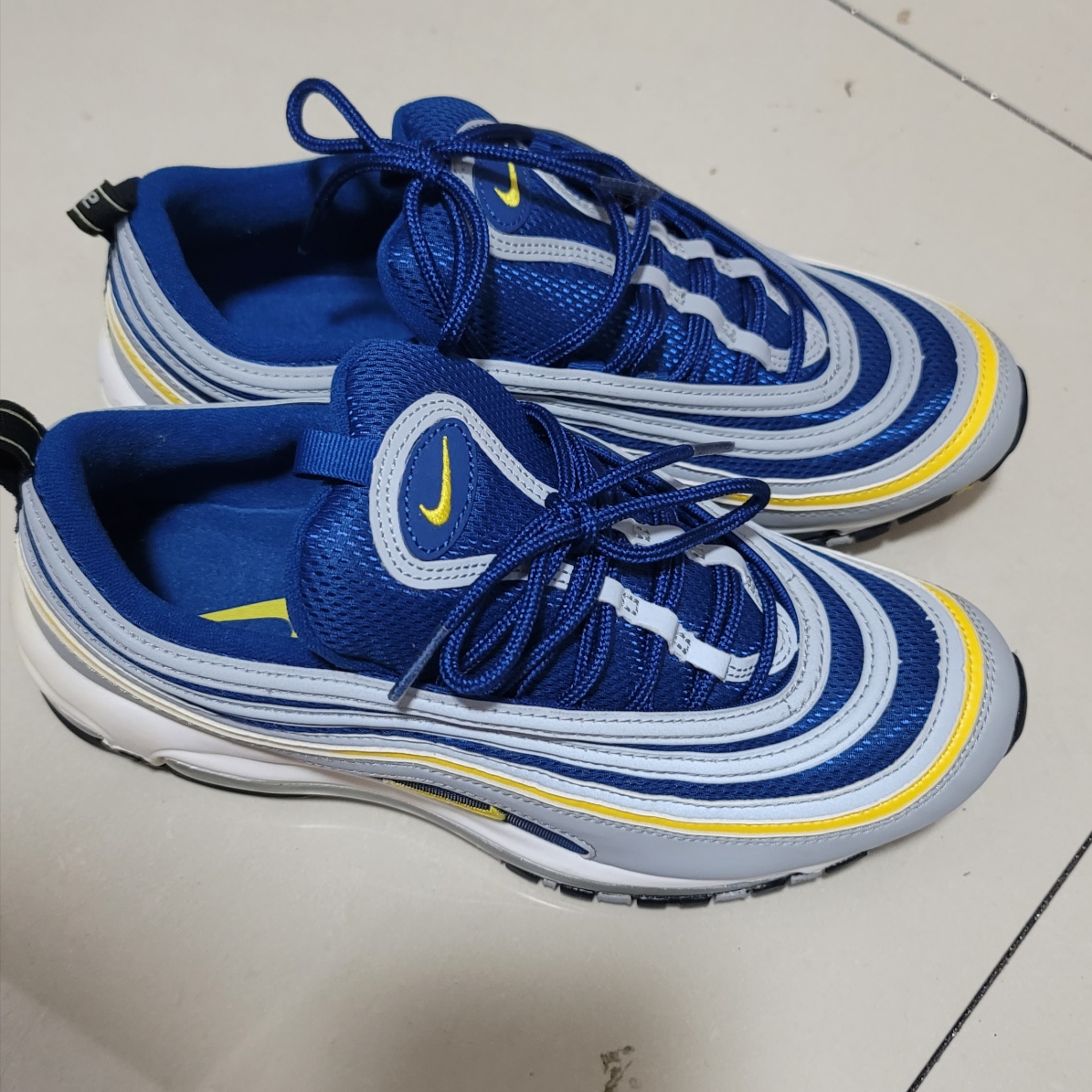 Nike Air Max 97 Michigan 착용 스타일
