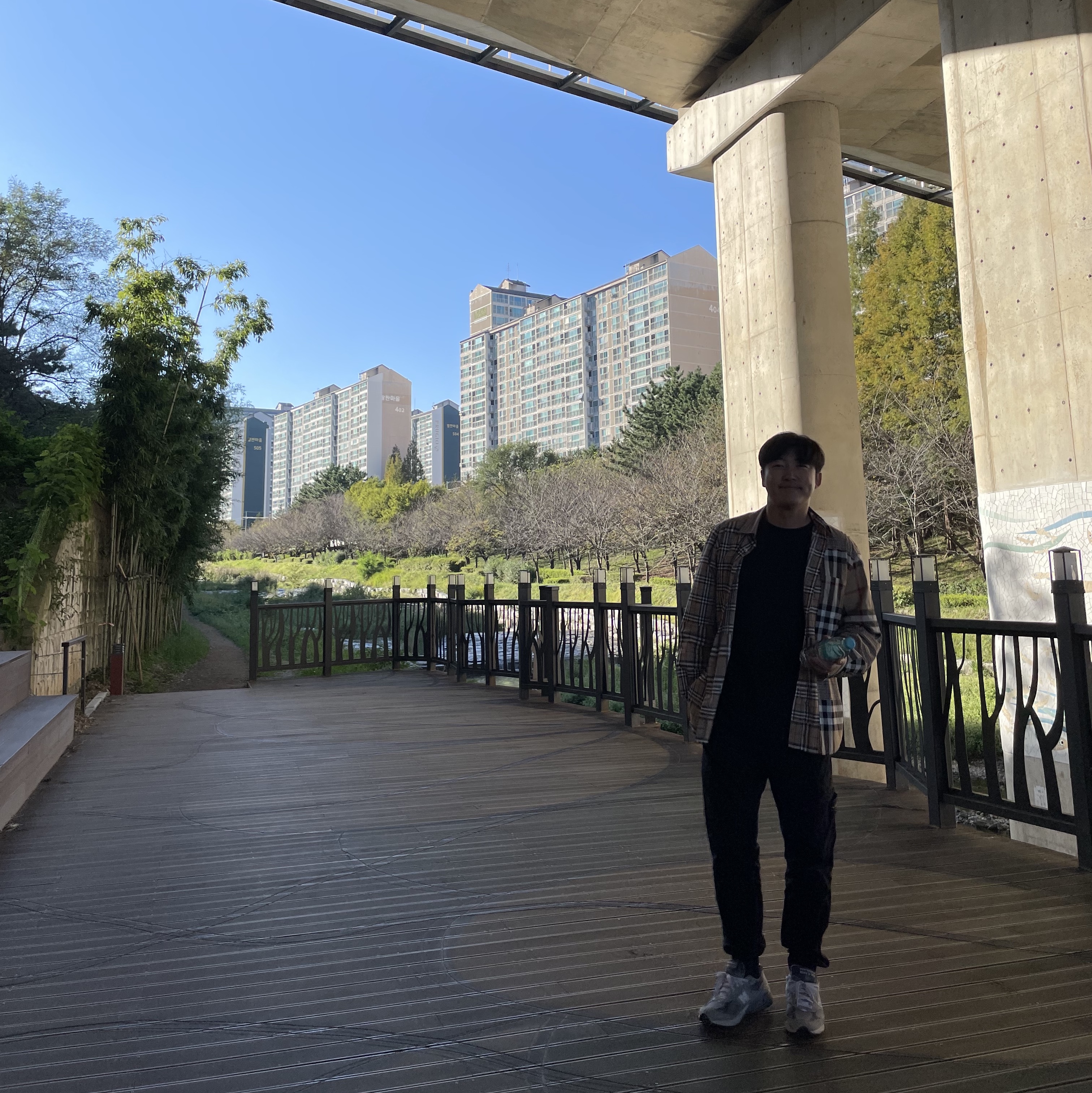 Stone Island 31019 Nylon Metal in Econyl Regenerated Nylon Pants Black - 23SS, New Balance 993 Made in USA Grey - D Standard 착용 스타일