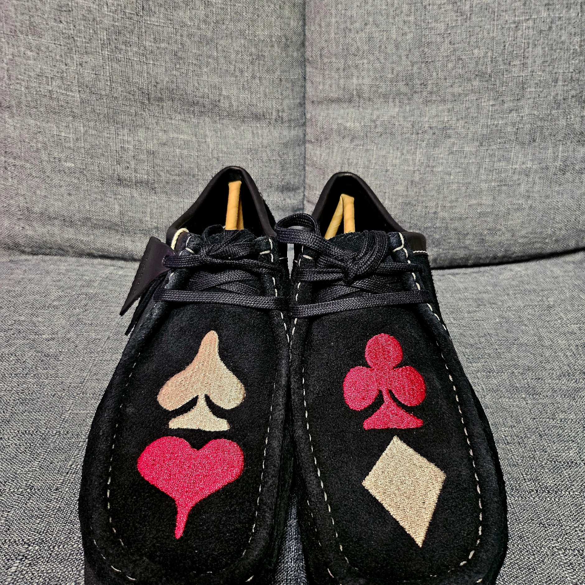 Clarks x Stussy Wallabee Black Suede 착용 스타일 - 2