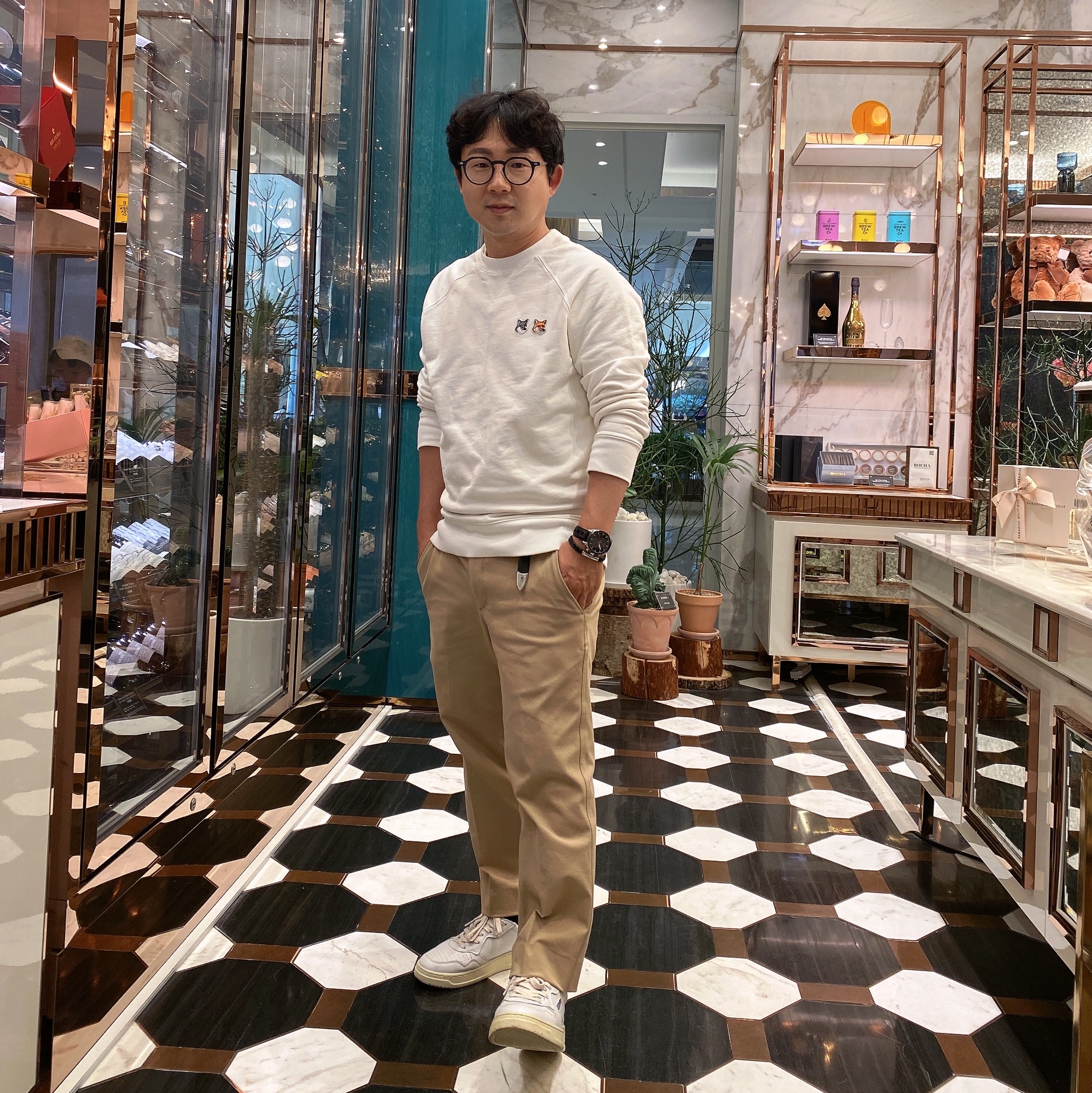 Maison Kitsune Double Fox Head Patch Classic Sweatshirt Ecru, Our Legacy Belt 2cm Leather Black 착용 스타일