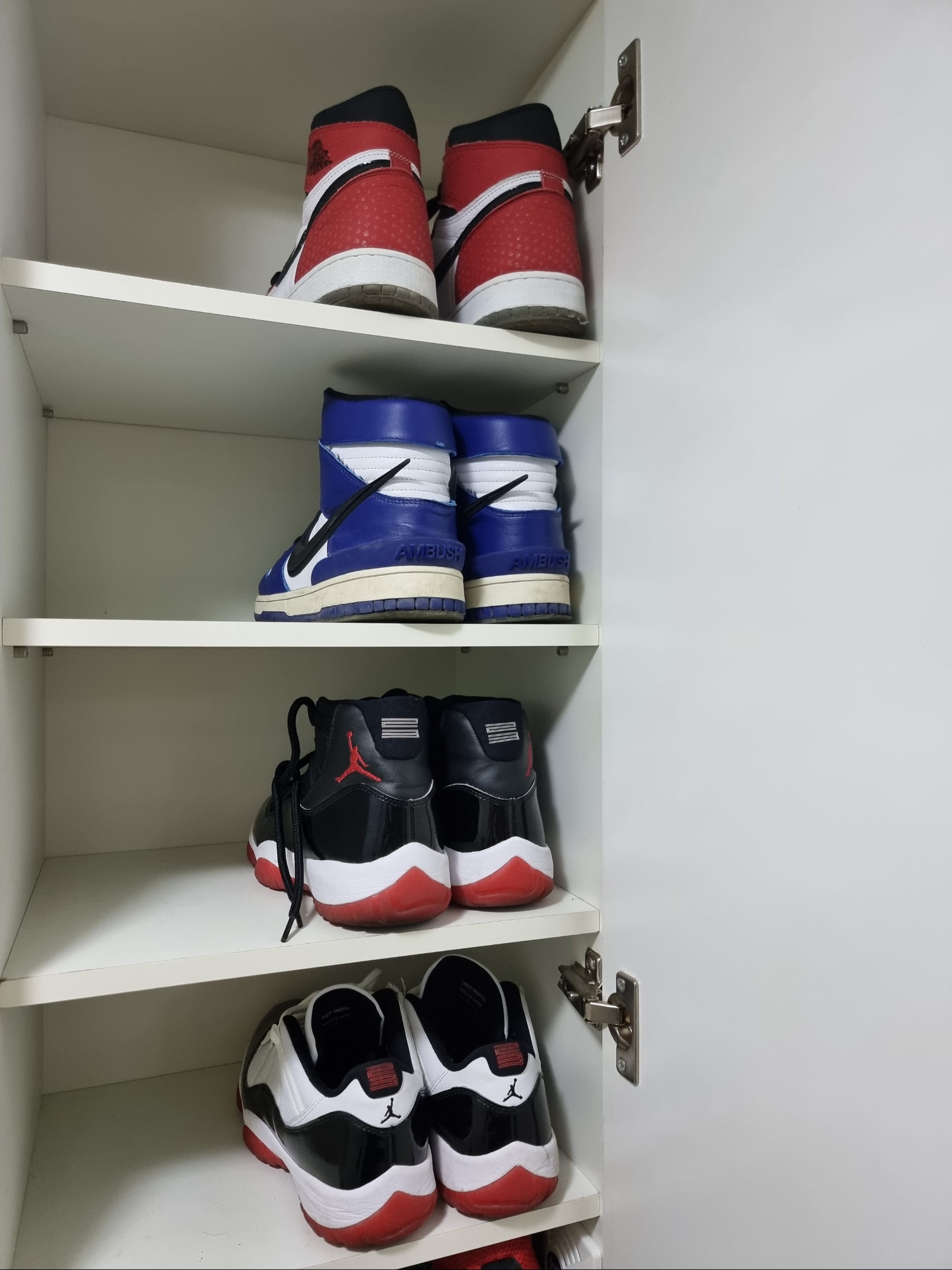 Jordan 1 Retro High Spider-Man Origin Story, Nike x Ambush Dunk High Deep Royal Blue 착용 스타일