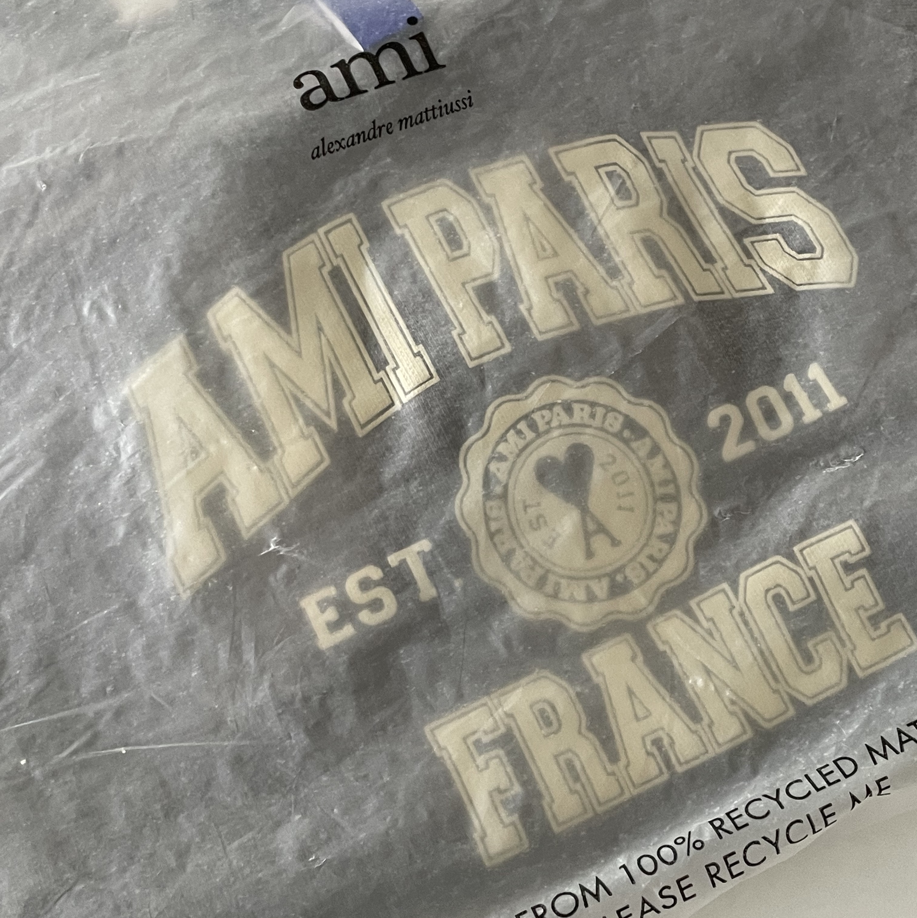 AMI Paris France Sweatshirt Heather Grey 착용 스타일