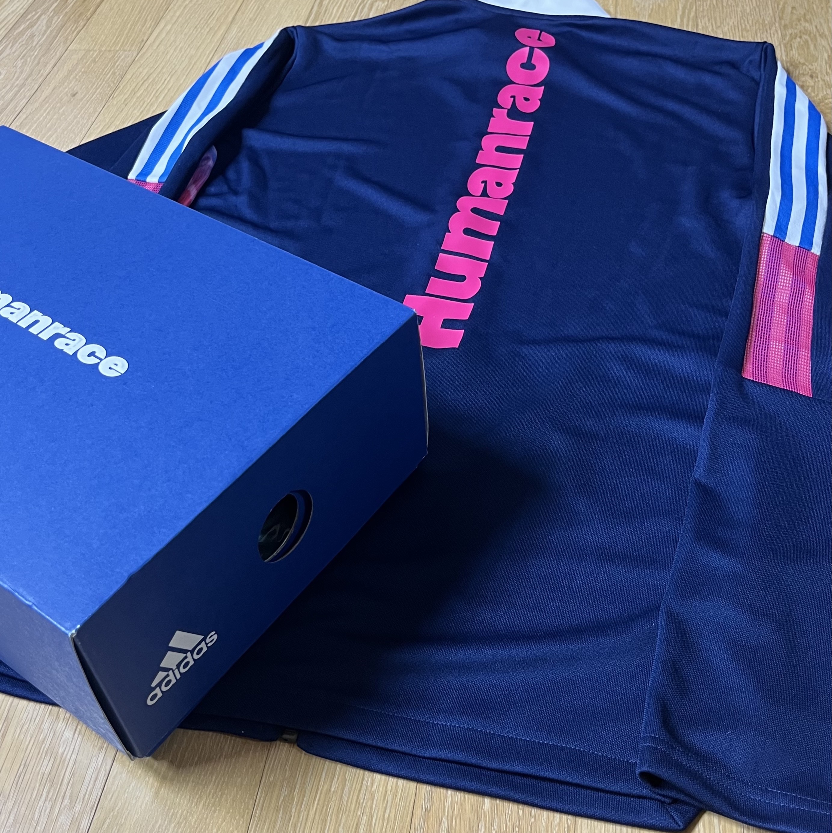 Adidas x Pharrell Williams Humanrace Sichona Black Pink 착용 스타일 - 3