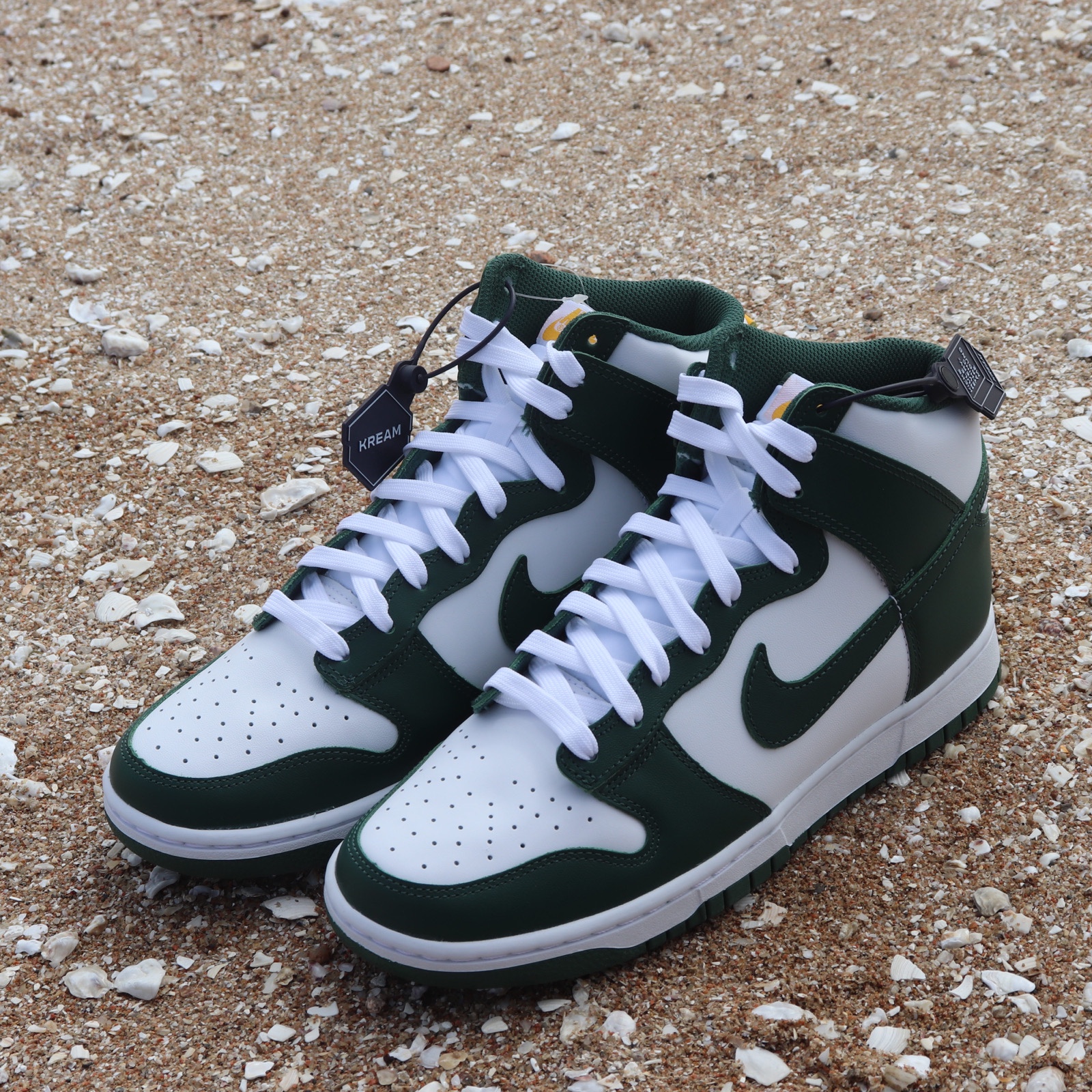 Nike Dunk High Retro Noble Green 착용 스타일 - 1