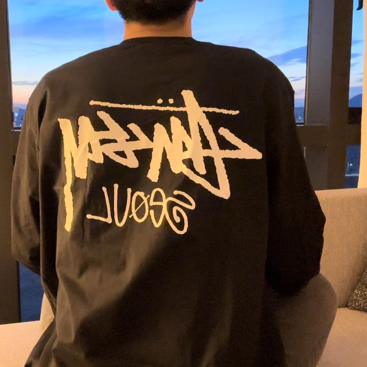 Stussy Stock Seoul LS T-Shirt Black 2023 착용 스타일