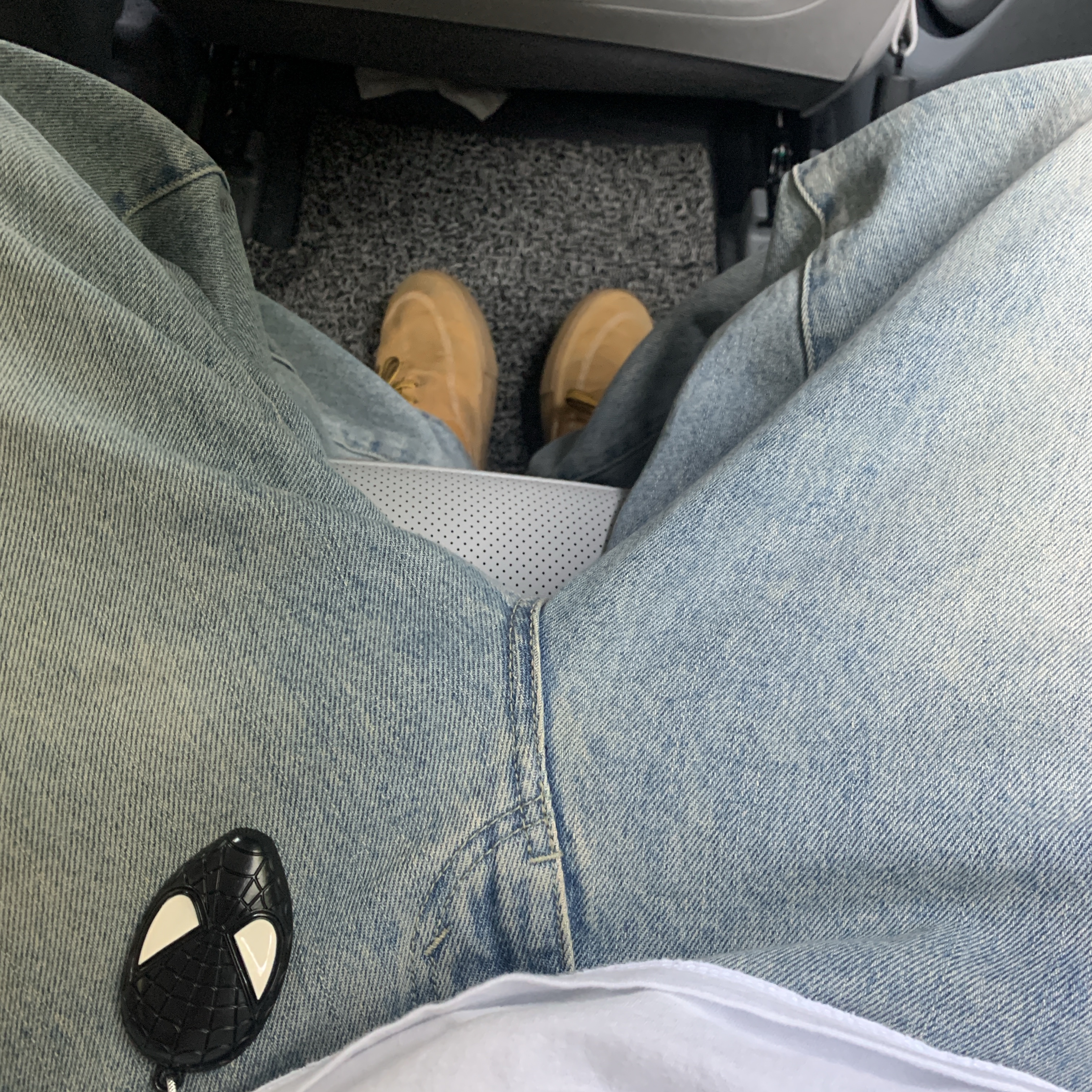 Thisisneverthat x Grateful Dead Washed Denim Pants Light Blue 착용 스타일