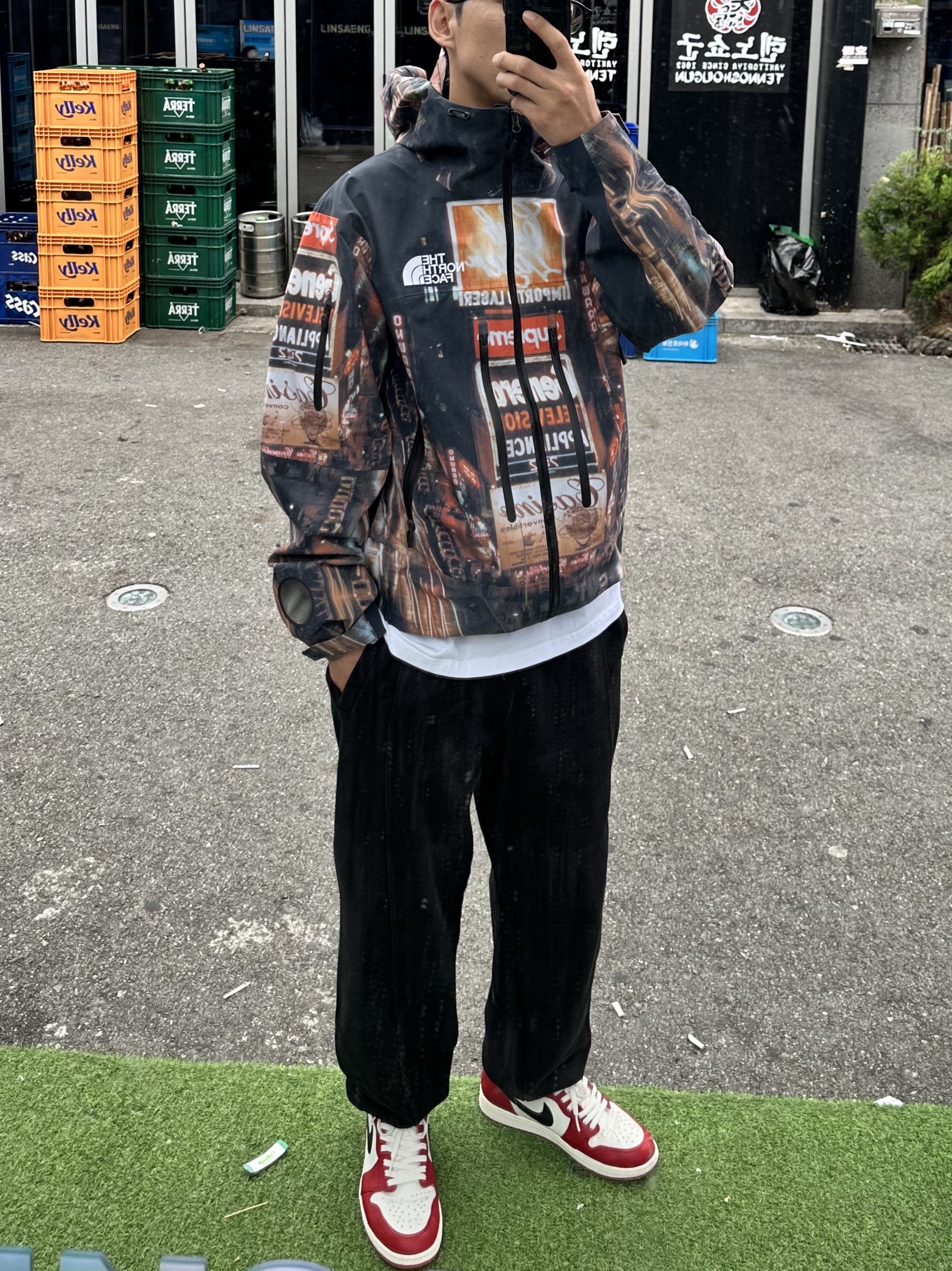 Supreme x The North Face Taped Seam Shell Jacket Times Square - 22FW, Jordan 1 Retro High OG Chicago 2022 착용 스타일