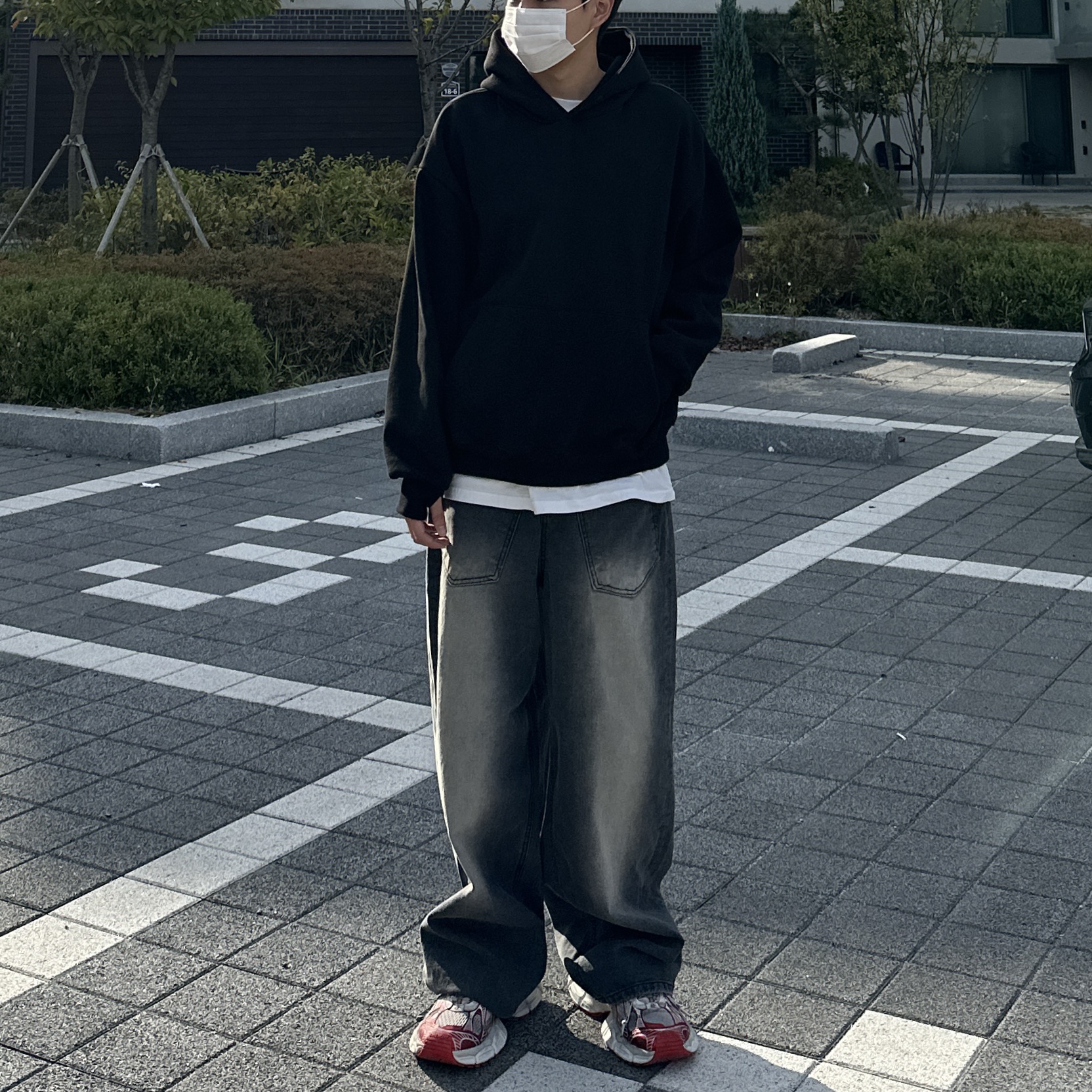 Balenciaga 3XL Sneakers White Red 착용 스타일 - 2