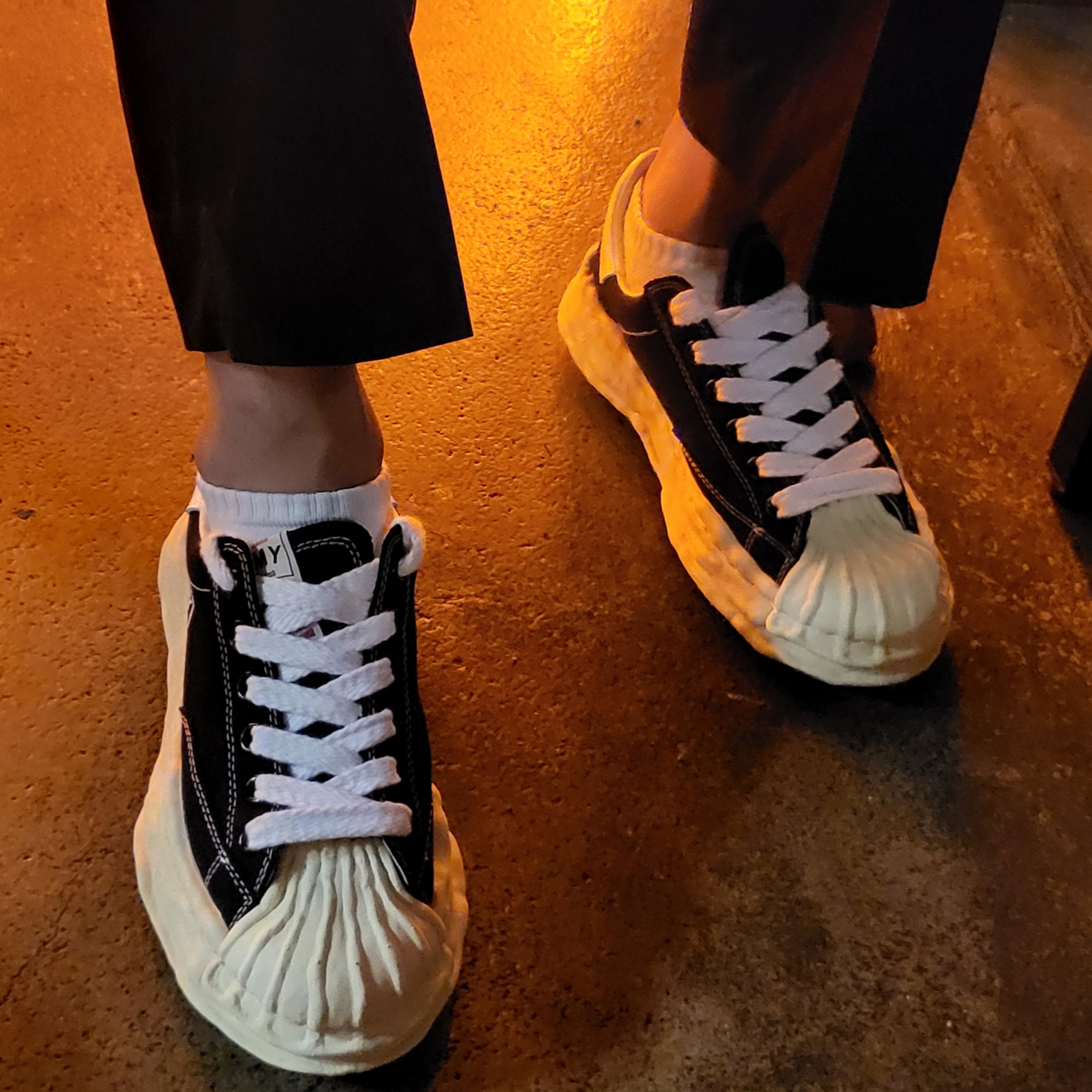 Maison Mihara Yasuhiro Blakey VL OG Sole Canvas Low-top Sneakers Black 착용 스타일 - 1