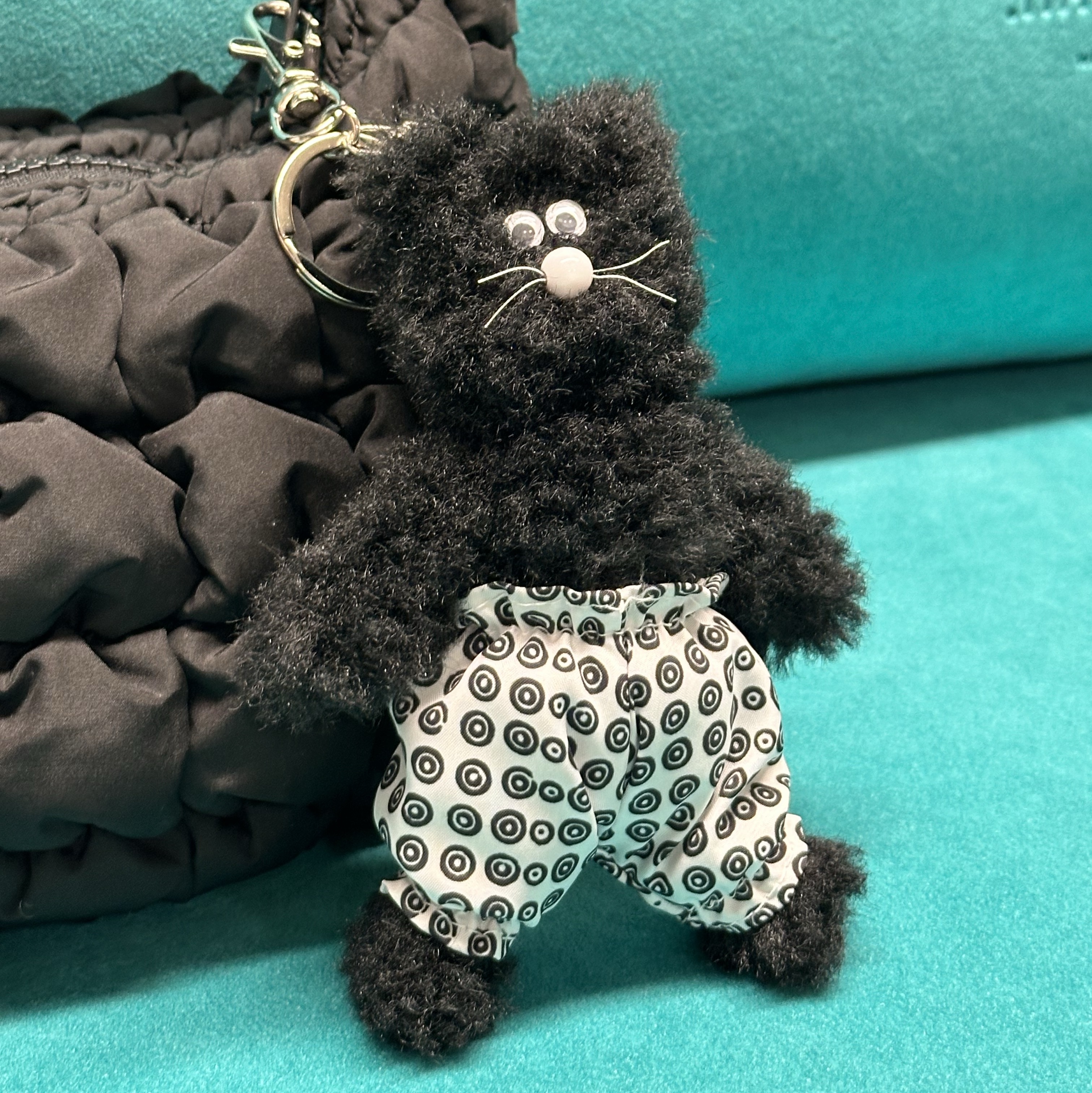 Monamhee x 10 Corso Como Bianco Keyring Black, COS Quilted Micro Bag Black 착용 스타일