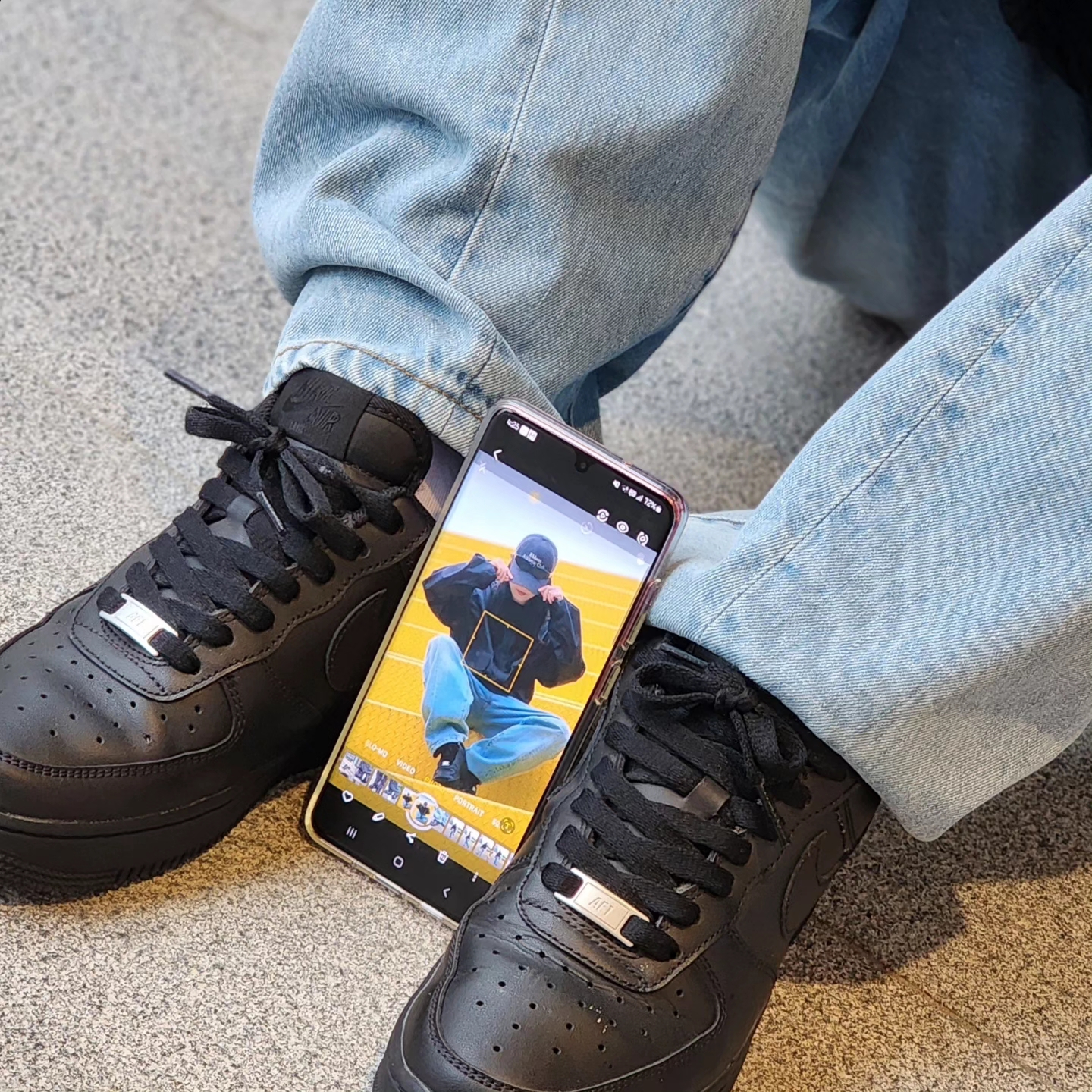 (W) Nike Air Force 1 '07 Low Triple Black, Nike Air Force 1 '07 Low Triple Black 착용 스타일 - 2