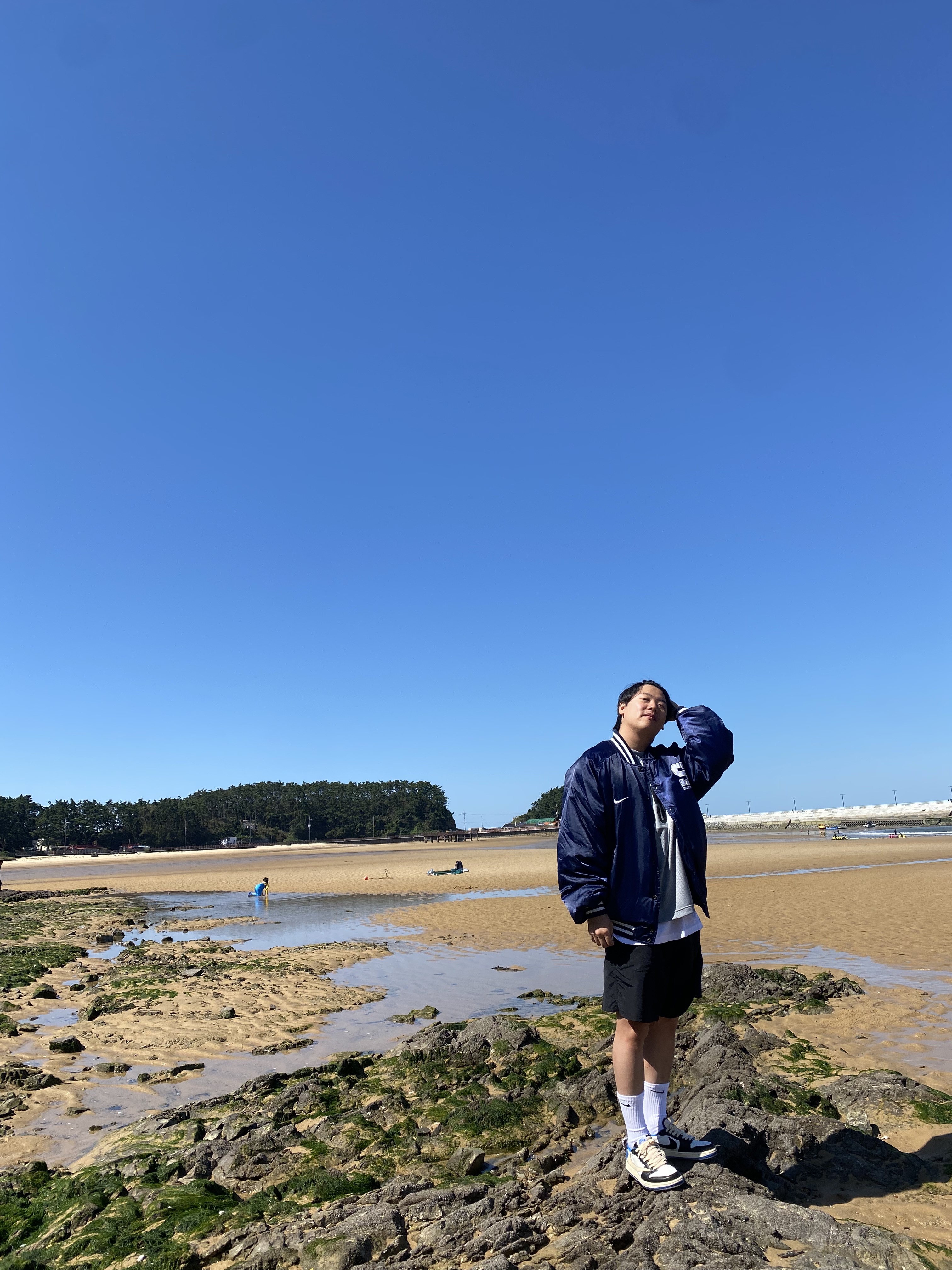Jordan 1 x Travis Scott x Fragment Retro Low OG SP Military Blue, Stussy Stock Water Shorts Black 착용 스타일