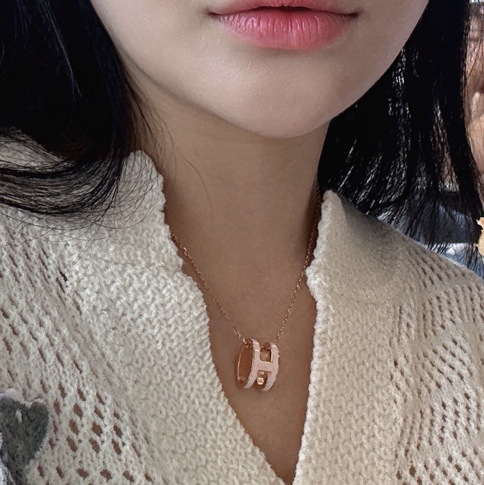 (W) Hermes Pop H Pendant Rose Gold & Rose Dragee 착용 스타일