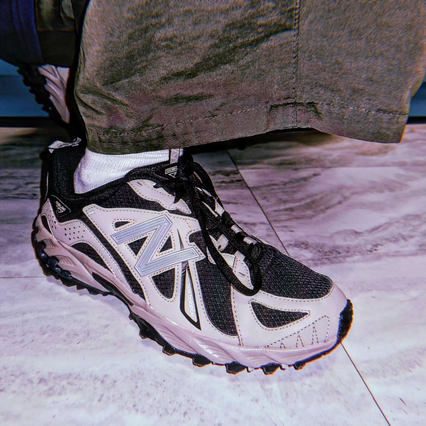 New Balance ML610T Aluminum Black - D Standard 착용 스타일 - 1