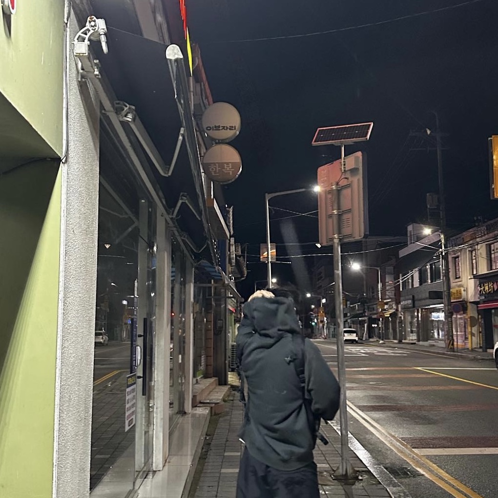The North Face Big Shot Jet Black, Essentials The Core Collection Hoodie Stretch Limo 착용 스타일
