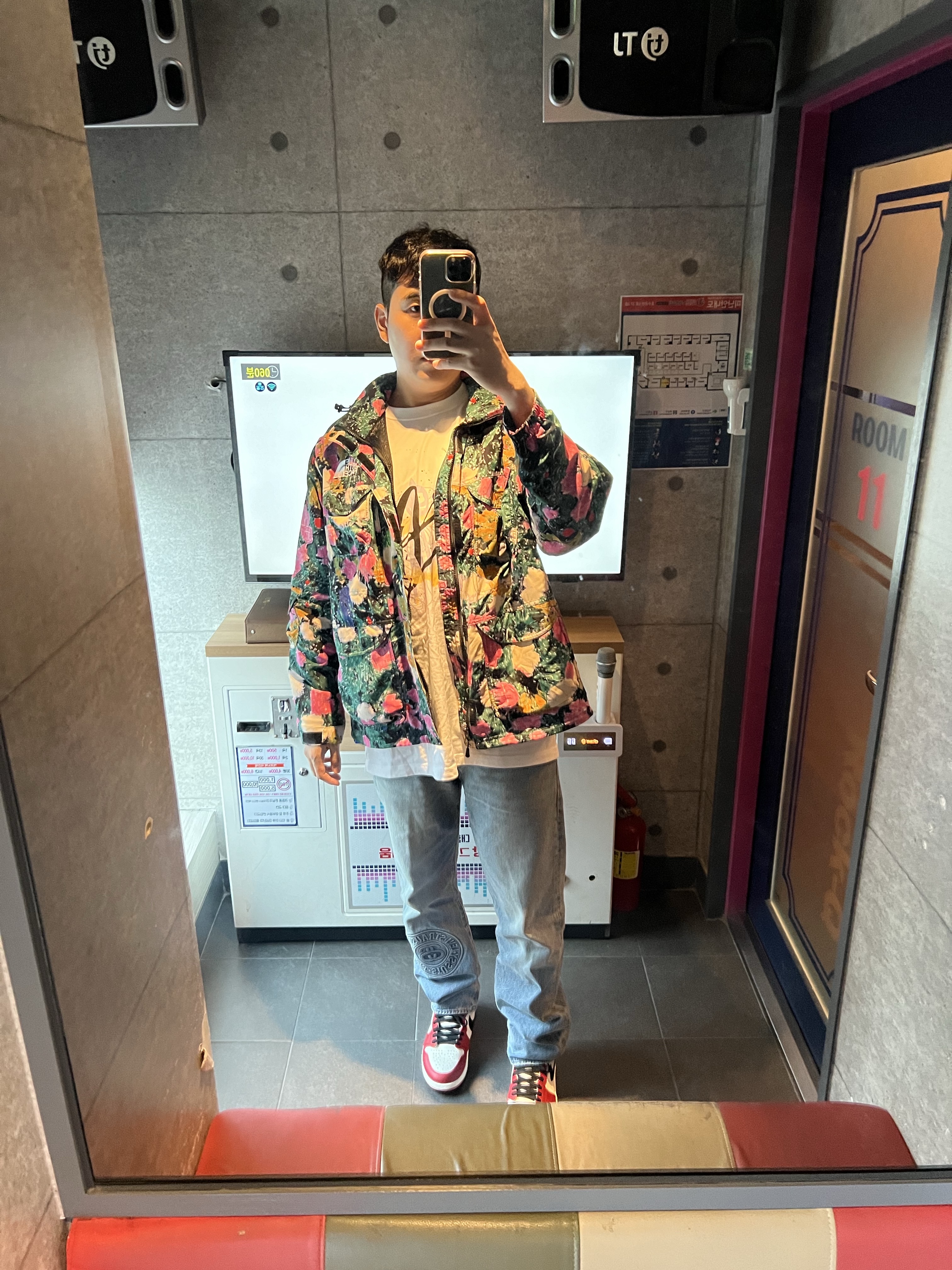 Supreme x The North Face Trekking Convertible Jacket Flowers - 22SS, Stussy x Levi's Embossed 501 Jean Indigo 착용 스타일 - 1