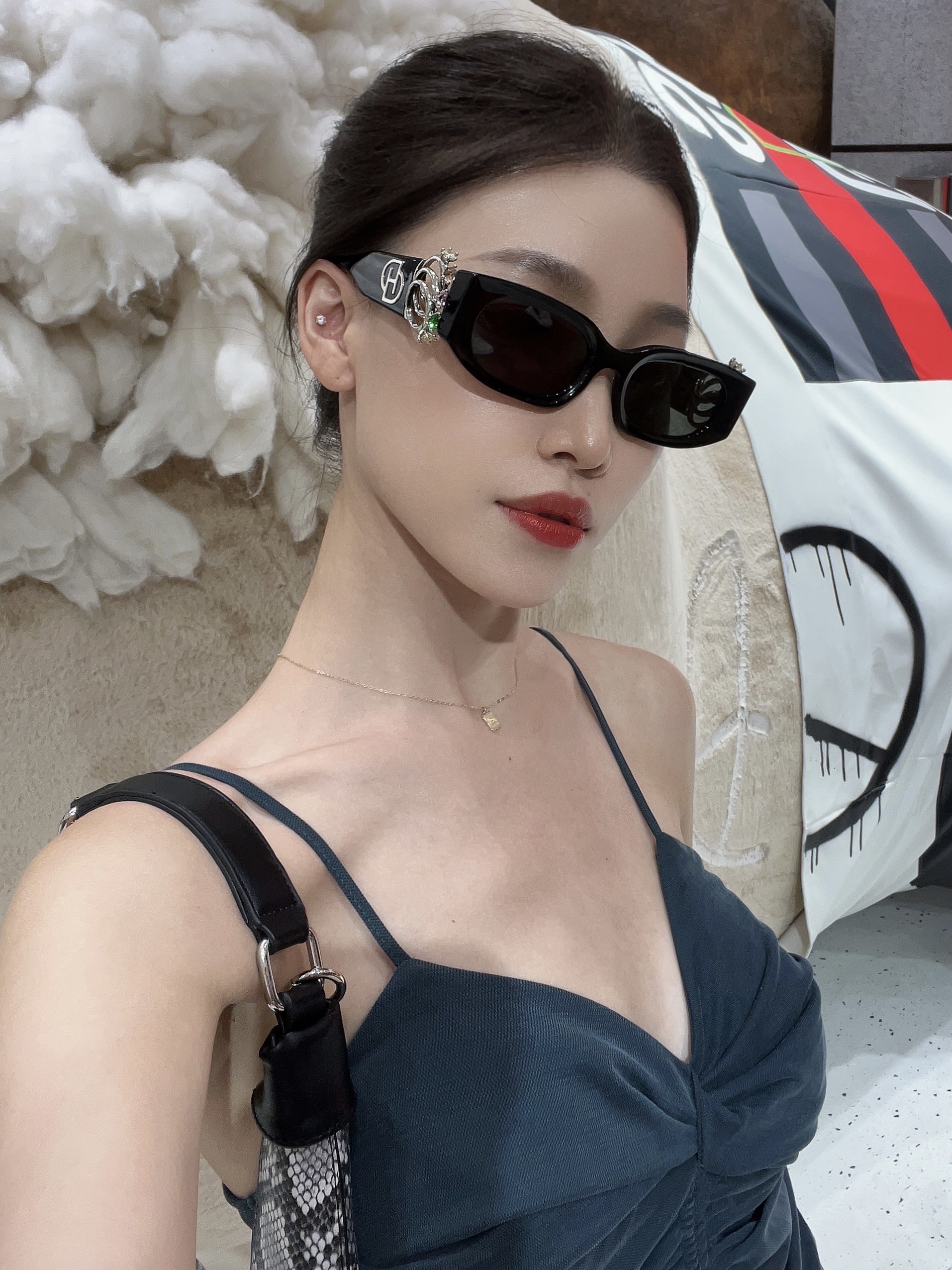Gentle Monster x D'heygere Rings 01 Black, Gentle Monster x D'heygere Tiara 02 Silver 착용 스타일 - 2