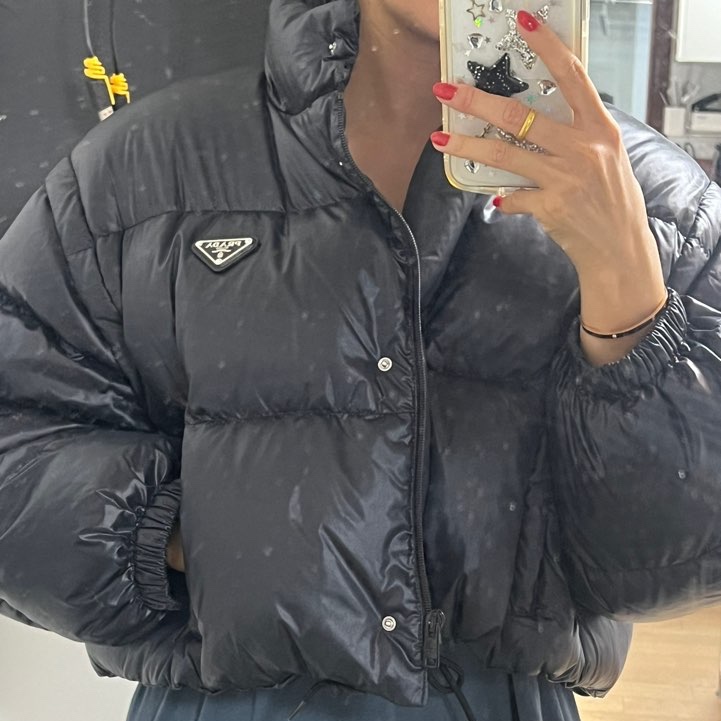 (W) Prada Re-Nylon Cropped Convertible Down Jacket Black 착용 스타일
