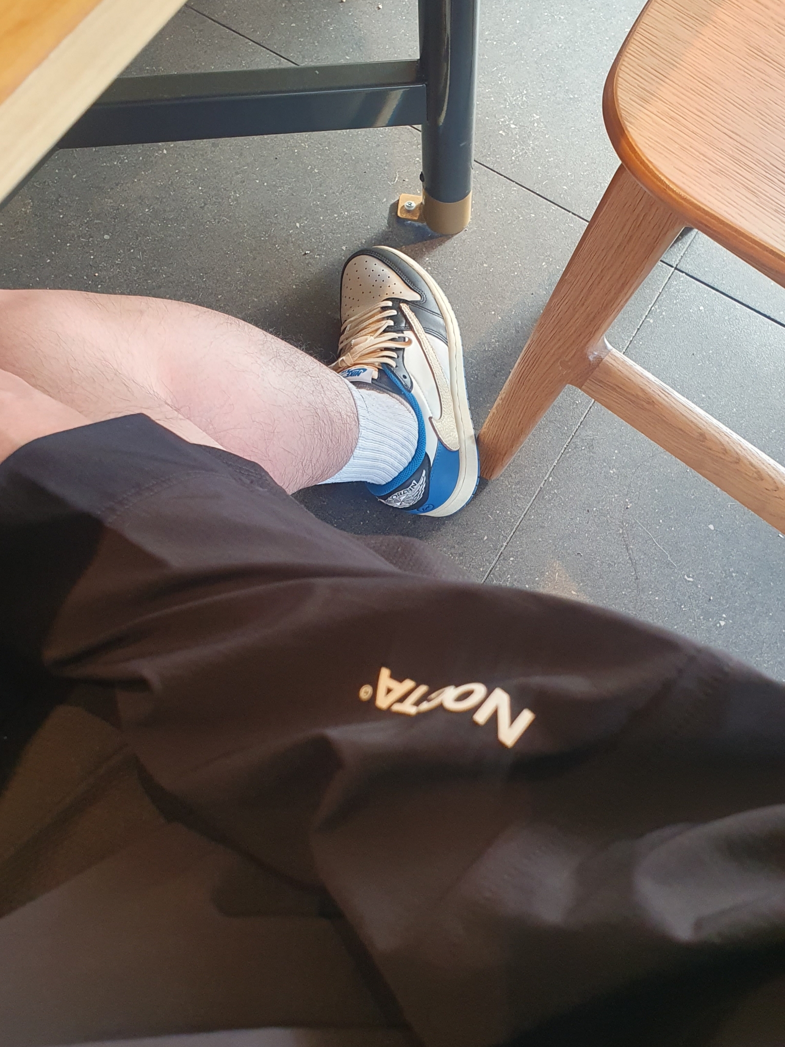 Jordan 1 x Travis Scott x Fragment Retro Low OG SP Military Blue, (W) Nike x Drake Nocta NRG LR L/S Crew Black (DV3631-010) 착용 스타일