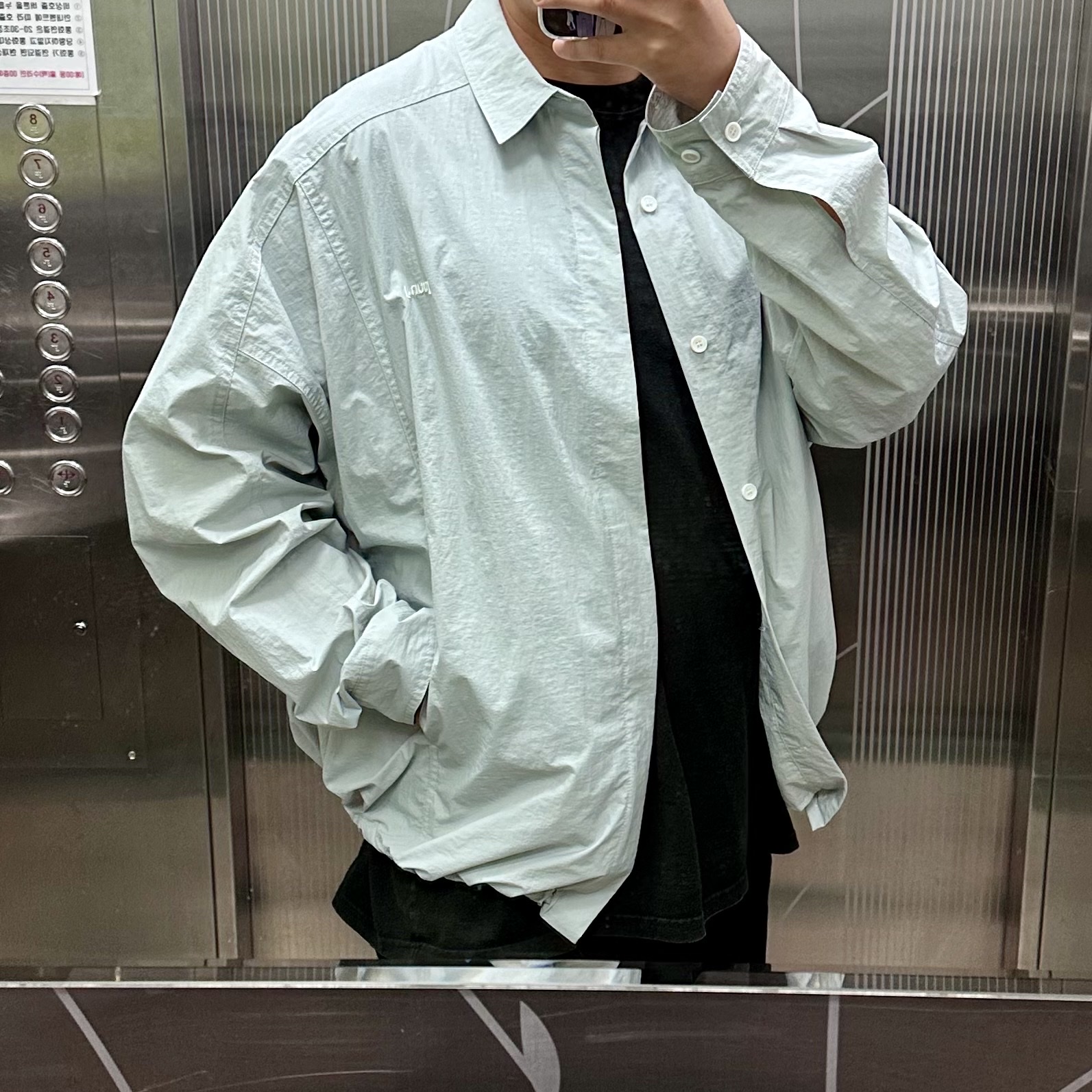 Juun.J Nylon Coach Shirt Sky Blue 착용 스타일 - 1