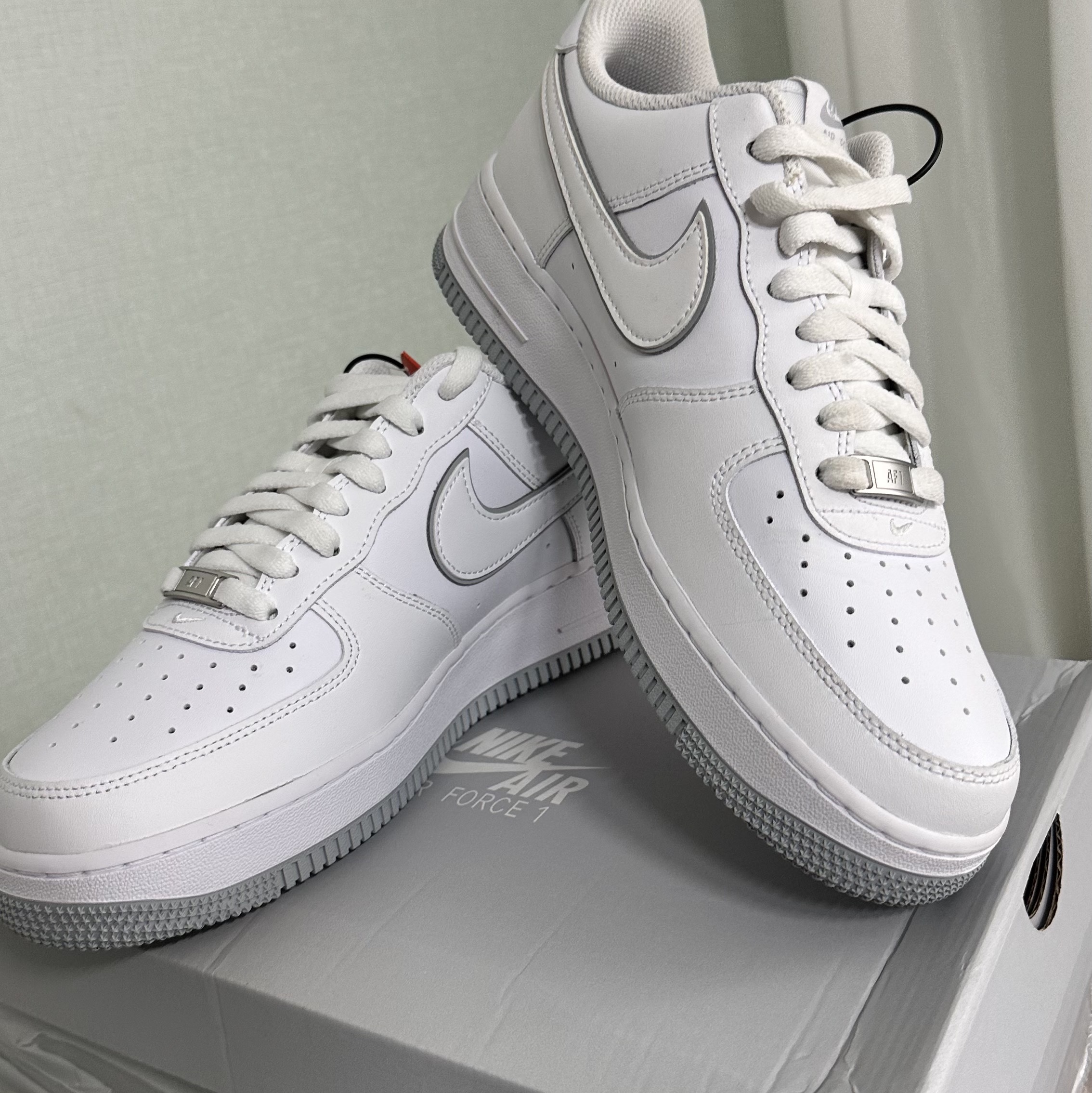 Nike Air Force 1 '07 White Wolf Grey 착용 스타일 - 1