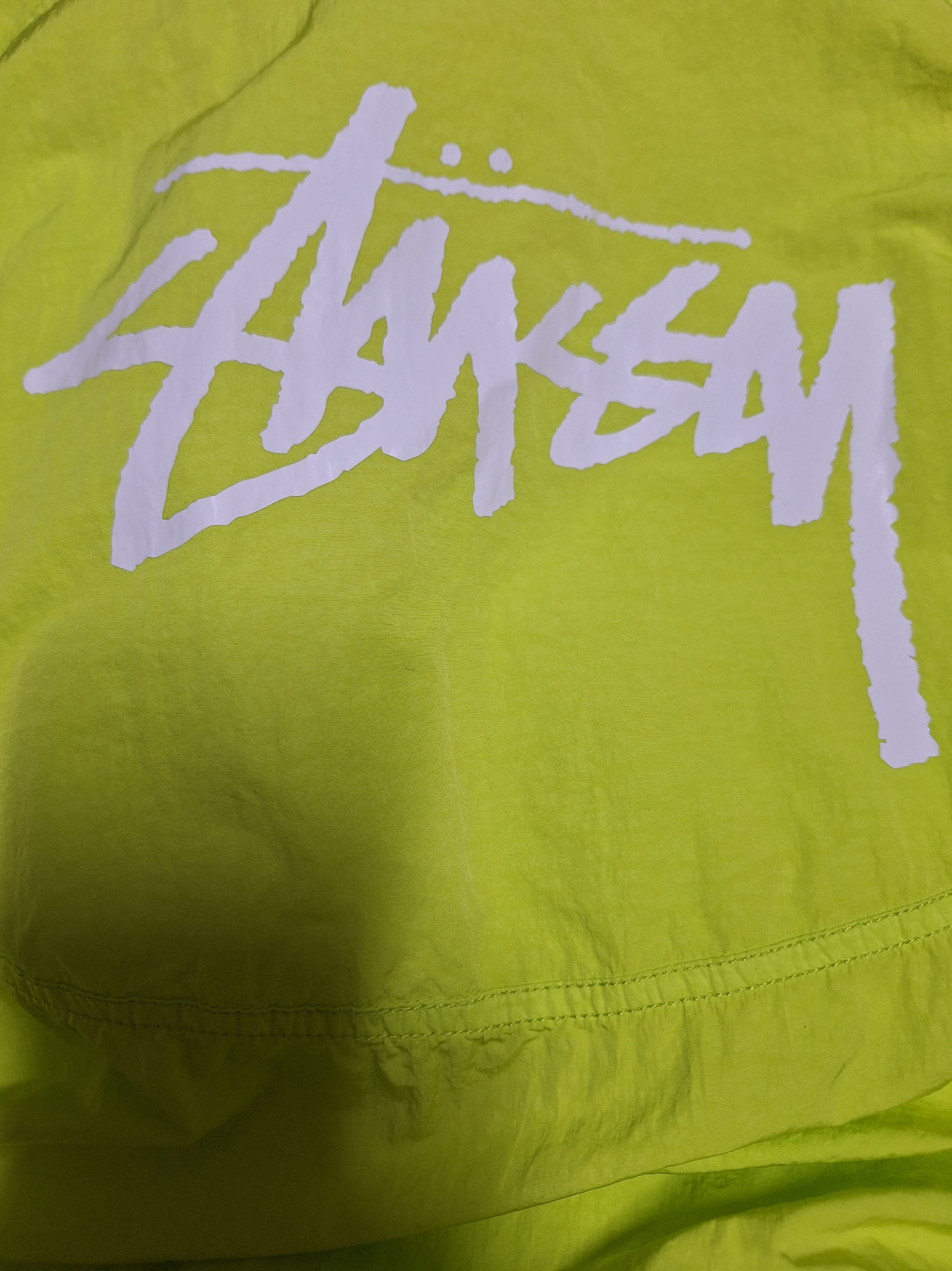 Nike x Stussy Windrunner Jacket Bright Cactus 착용 스타일