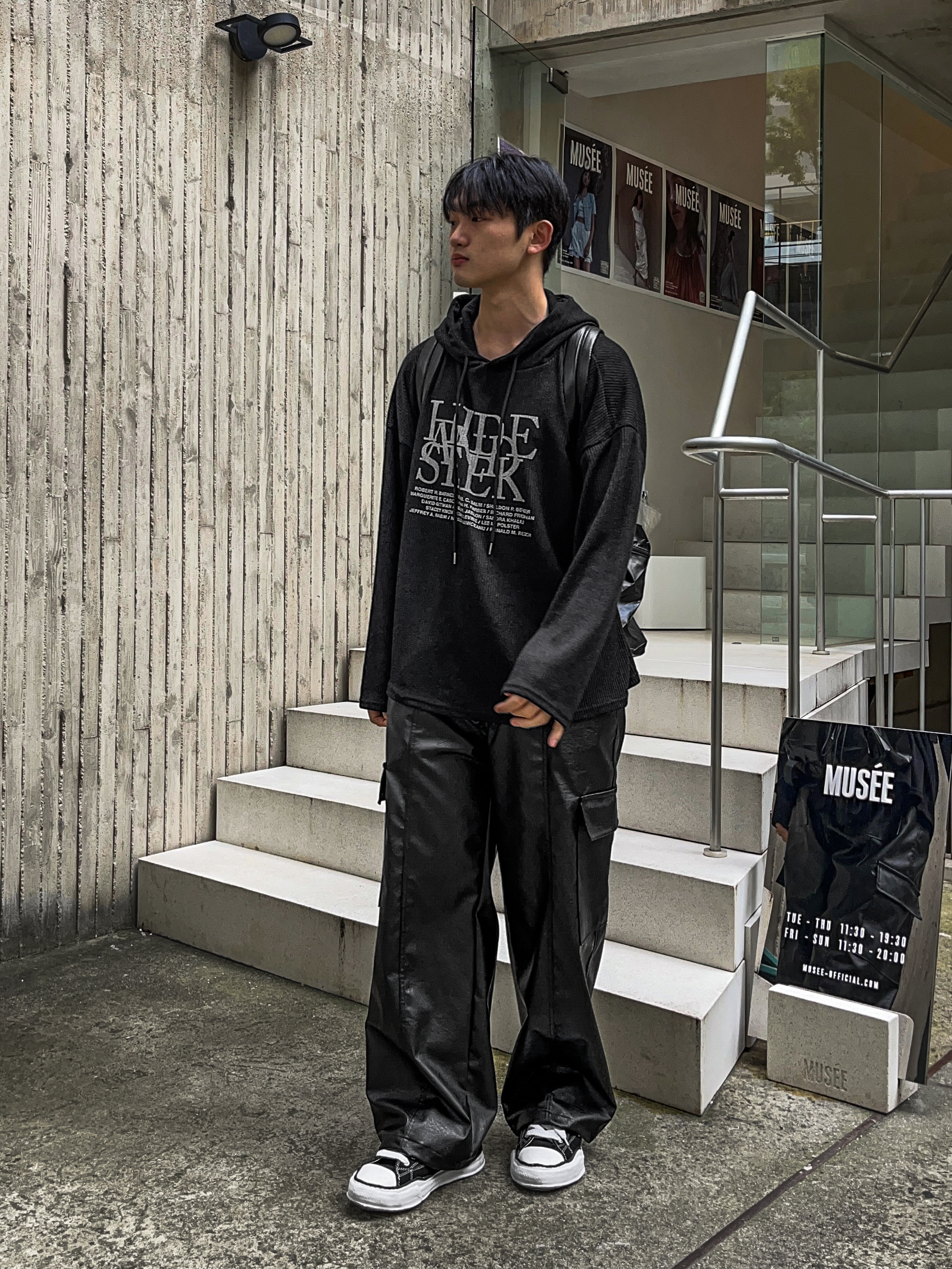Maison Mihara Yasuhiro Peterson OG Sole Canvas Low Sneakers Black 착용 스타일 - 4