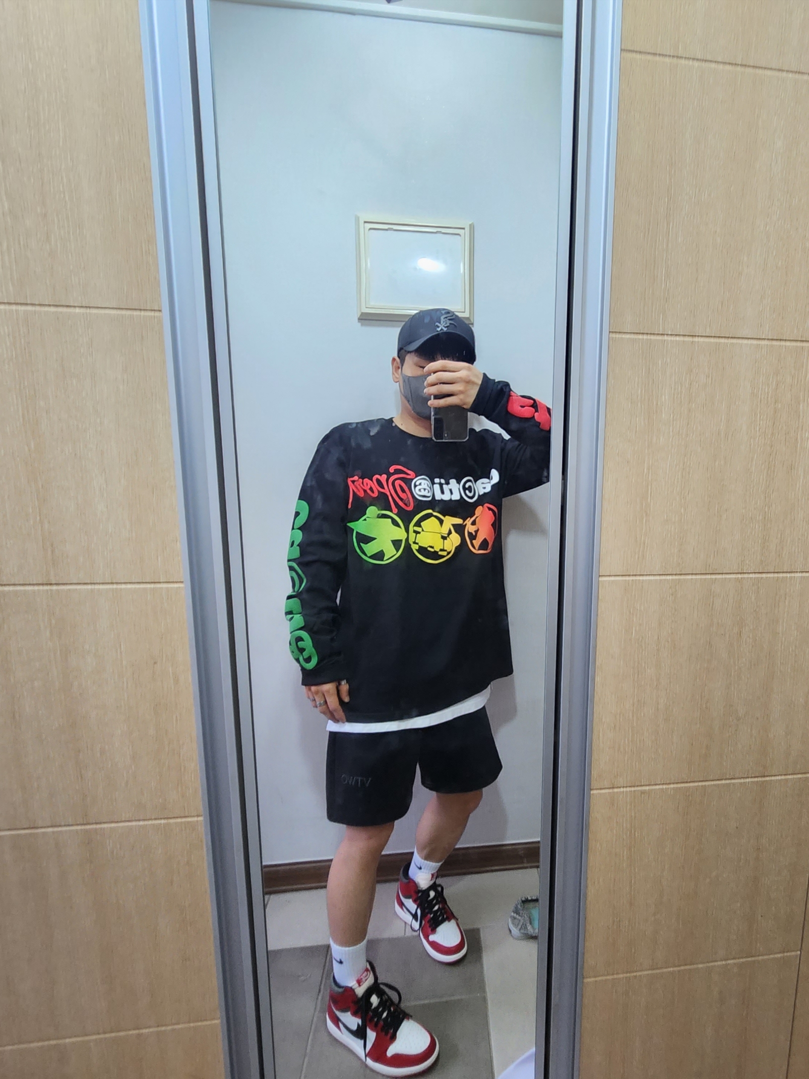 Jordan 1 Retro High OG Chicago 2022, Stussy x Cactus Plant Flea Market Sport LS T-Shirt Black 착용 스타일