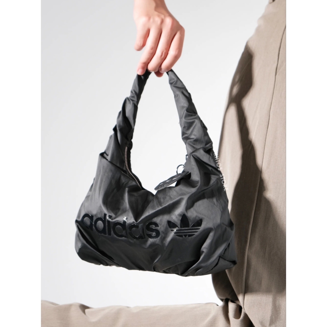 Adidas Satin Mini Shoulder Bag Black 착용 스타일 - 4