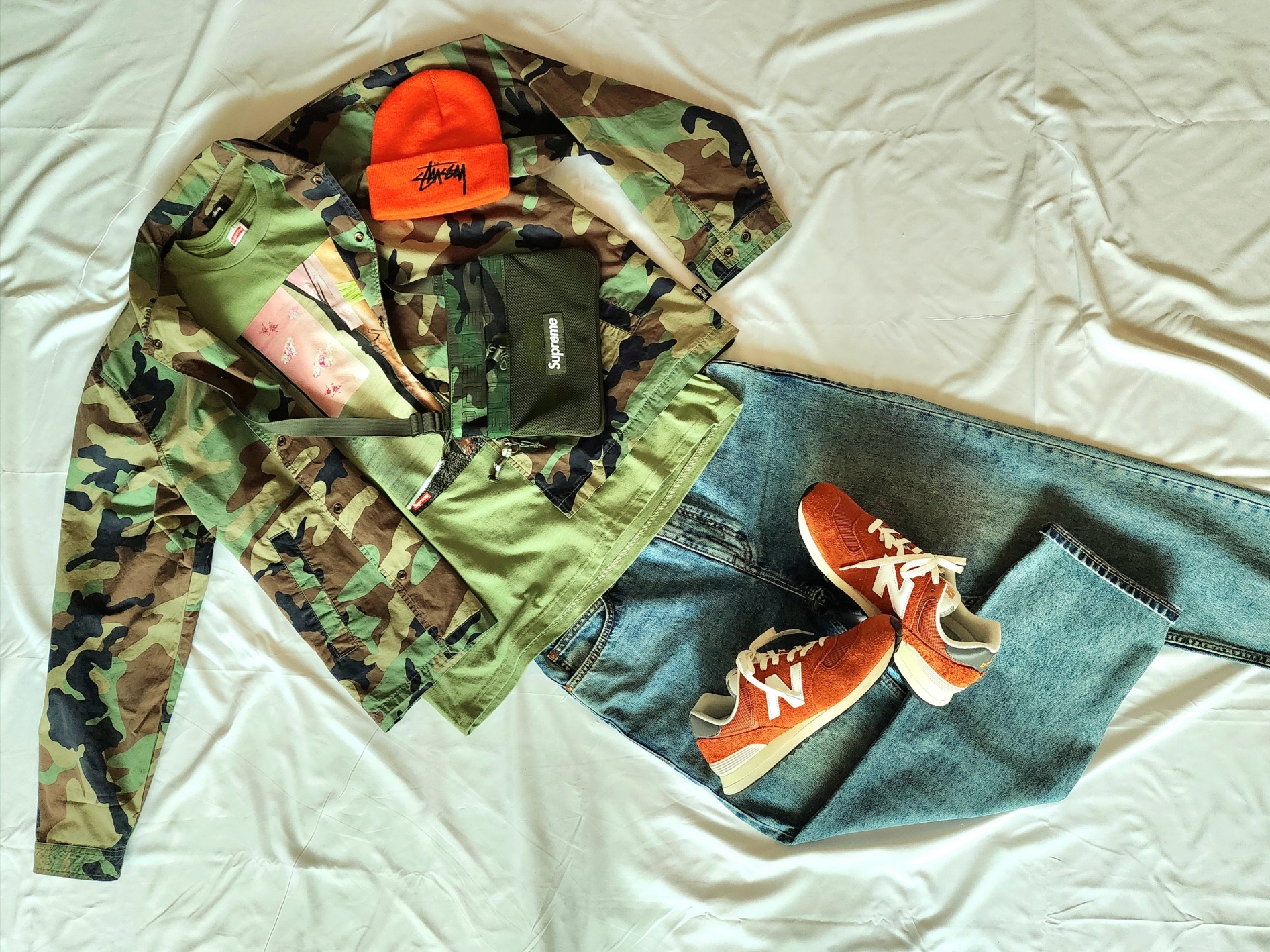 Stussy Coach Shirt Camo, Stussy Pitstop T-Shirt White 착용 스타일 - 3