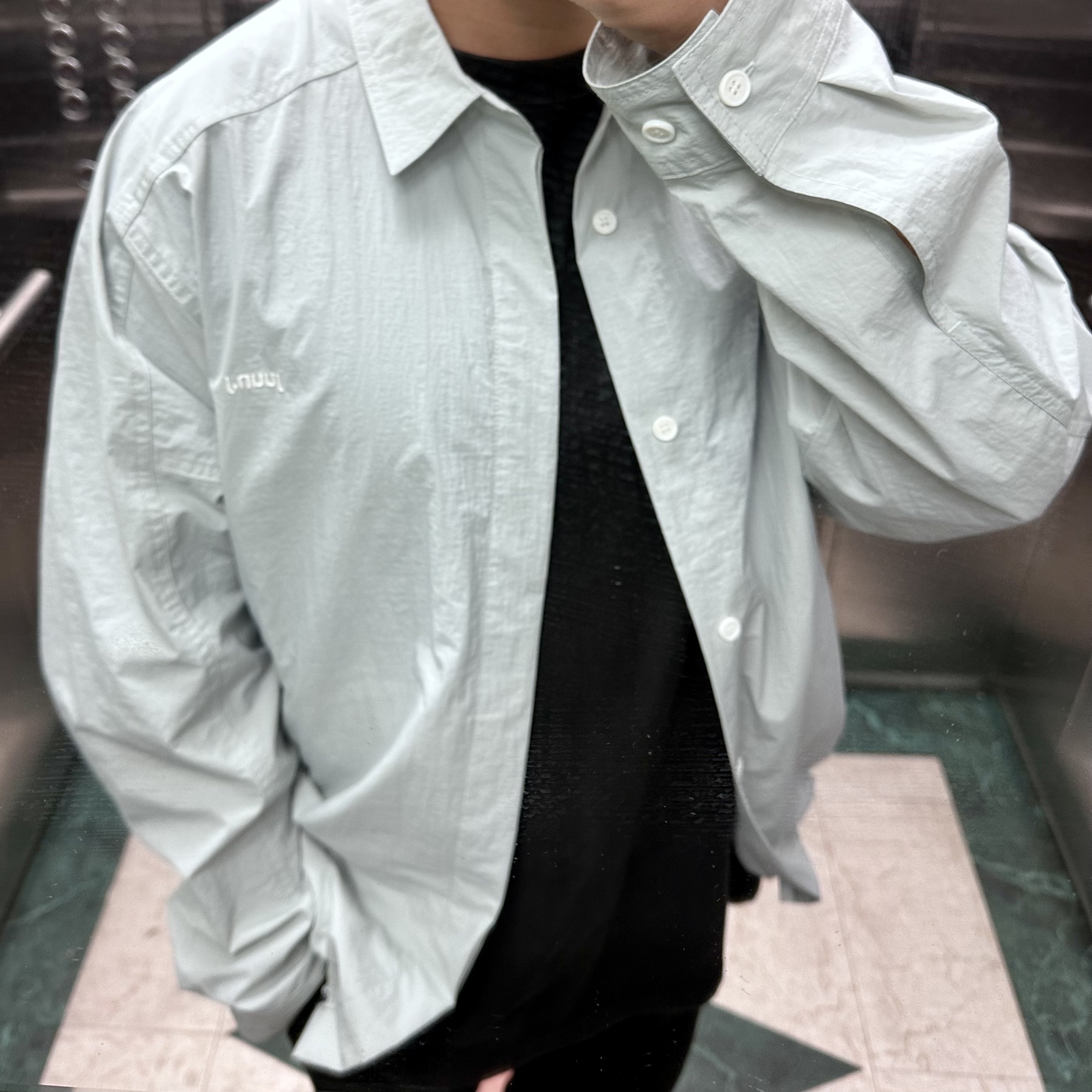 Juun.J Nylon Coach Shirt Sky Blue 착용 스타일 - 2