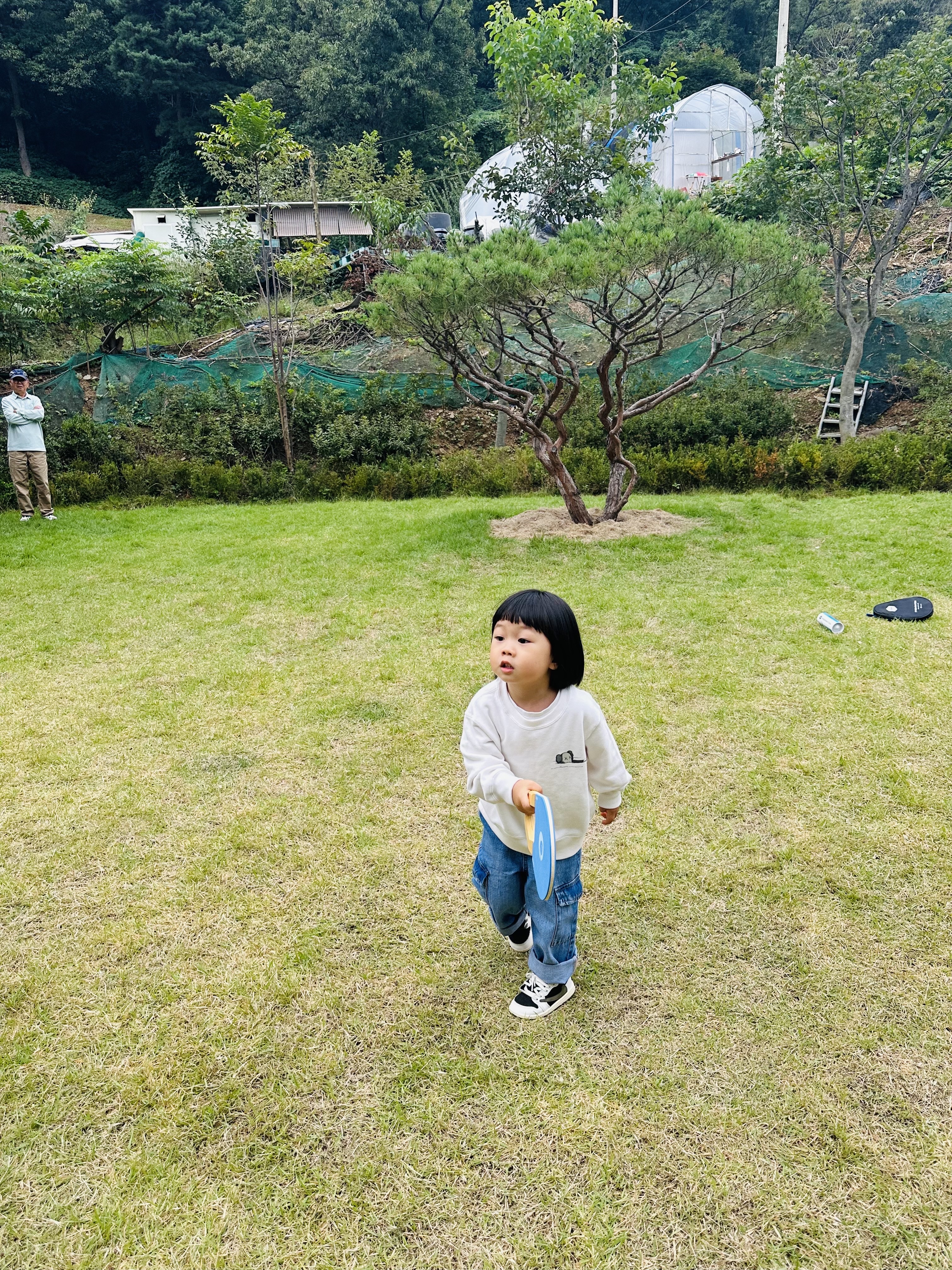 (Kids) Uniqlo UT x Kaws Long Sleeve Sweatshirt Off White, (TD) Jordan 1 x Travis Scott Retro Low OG SP Medium Olive 착용 스타일 - 1