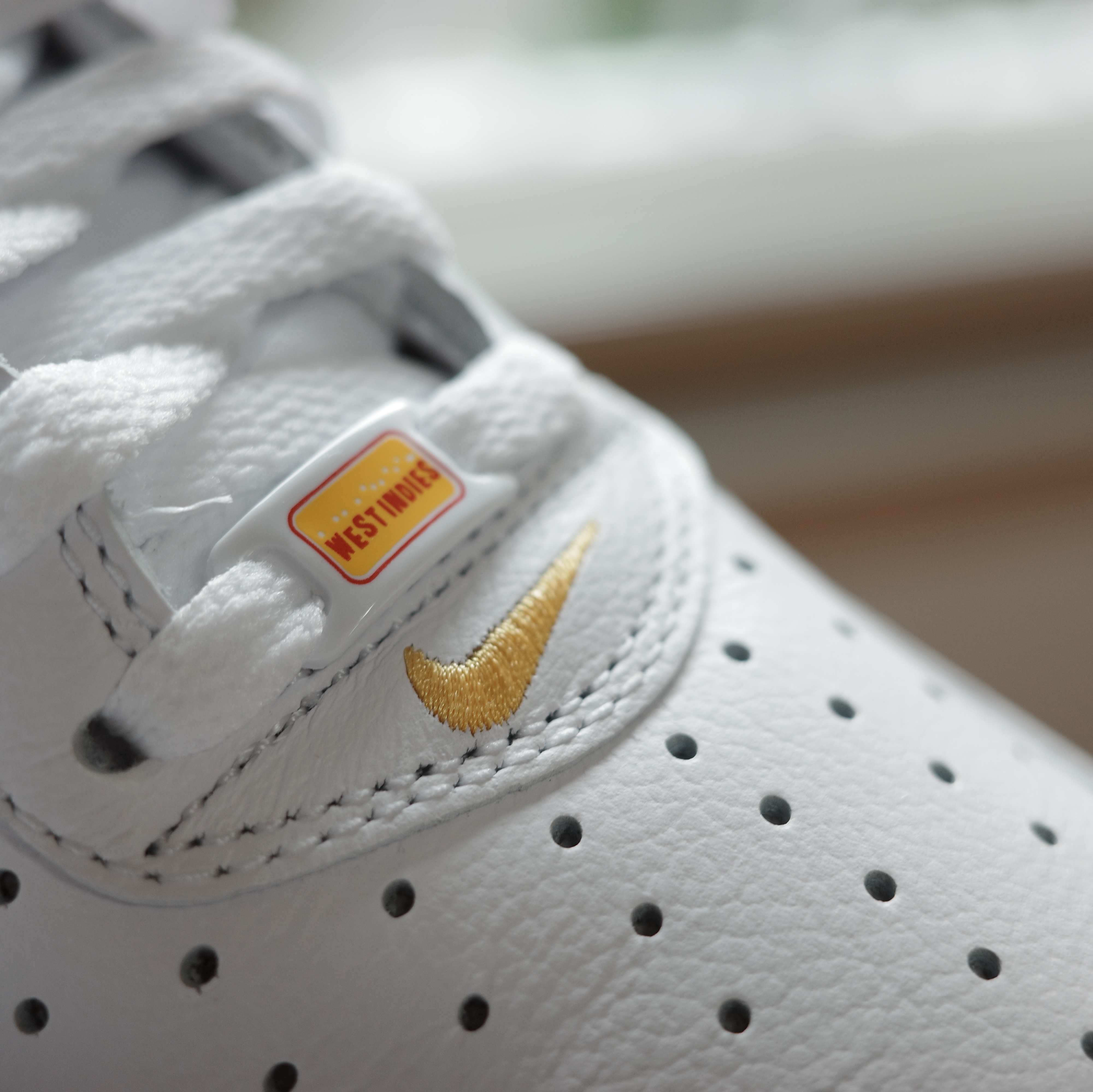 Nike Air Force 1 Low Retro QS West Indies University Gold, Nike Air Force 1 Low Retro QS West Indies Classic Green 착용 스타일 - 4