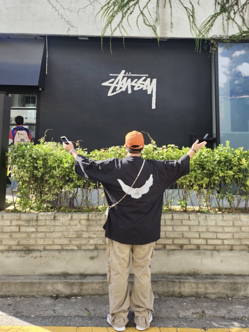 Stussy Stu Arch Strapback Cap Dark Orange, Gentle Monster x Maison Margiela MM011 Clear Black Gradient 착용 스타일 - 2