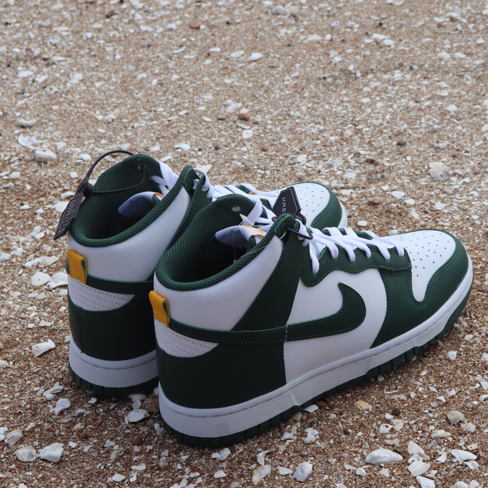Nike Dunk High Retro Noble Green 착용 스타일 - 2