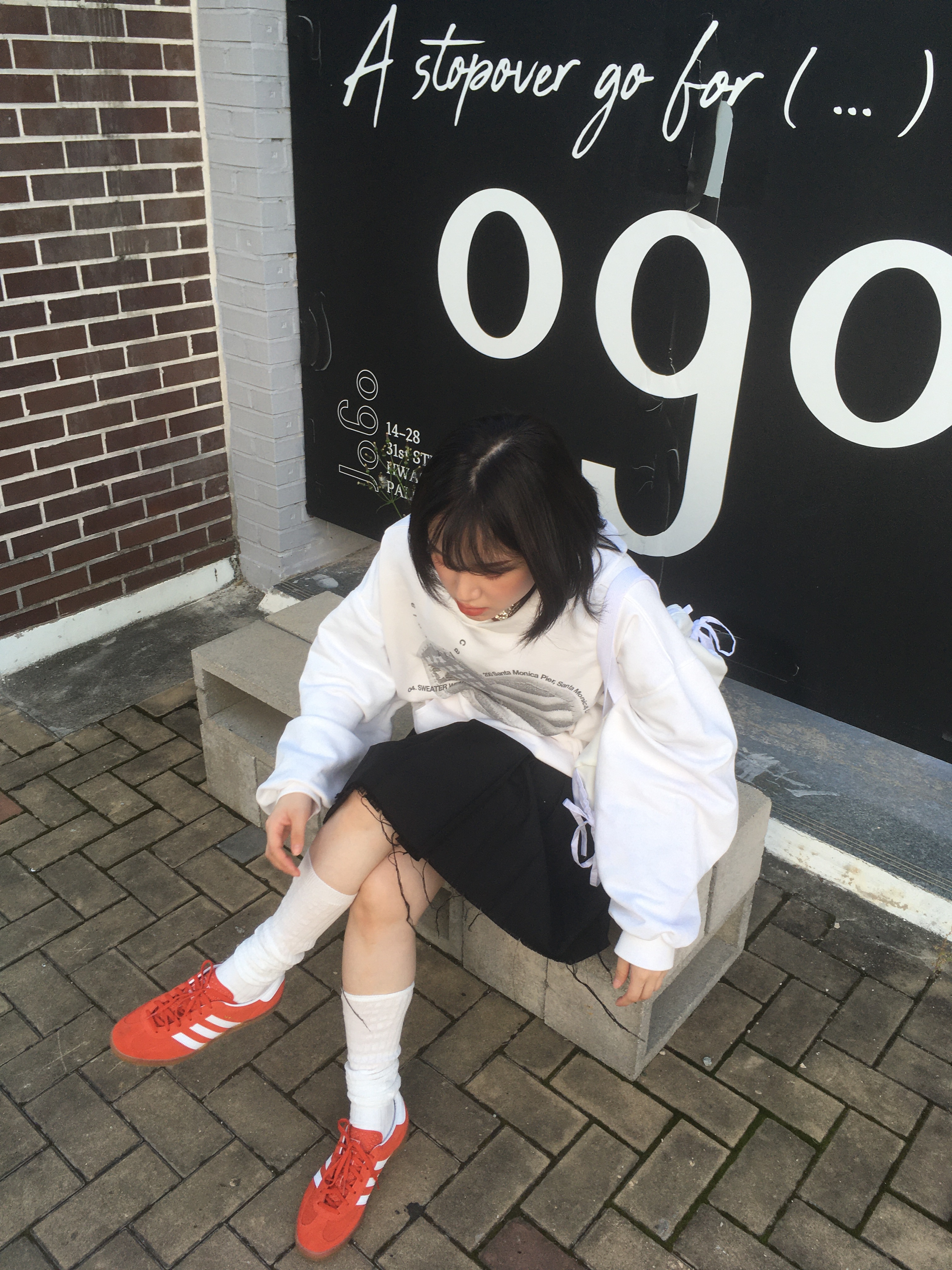 (W) Adidas Gazelle Indoor Bold Orange Cloud White, Supreme Pigment Print S Logo 6-Panel Natural - 23FW 착용 스타일 - 5