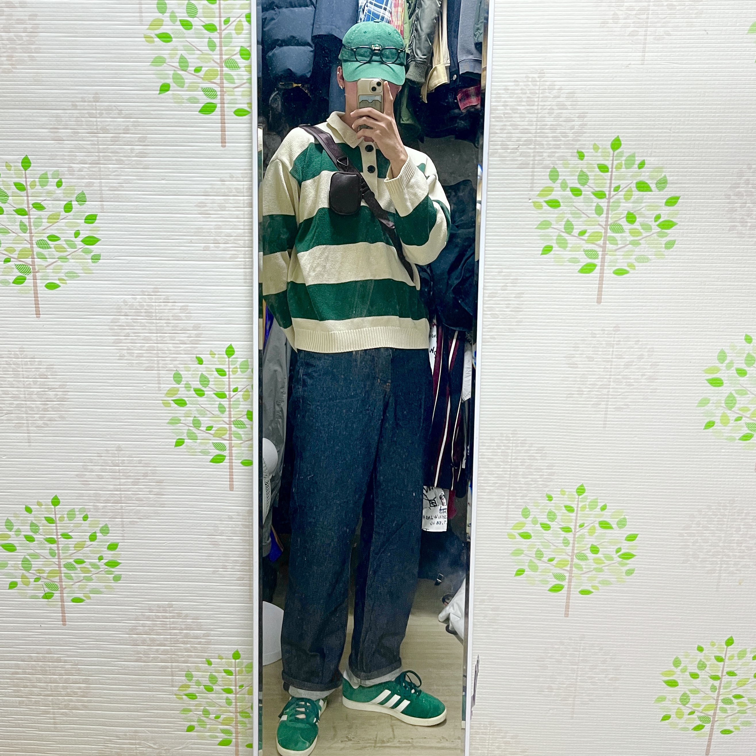 Adidas Gazelle Dark Green Cream White 착용 스타일 - 3