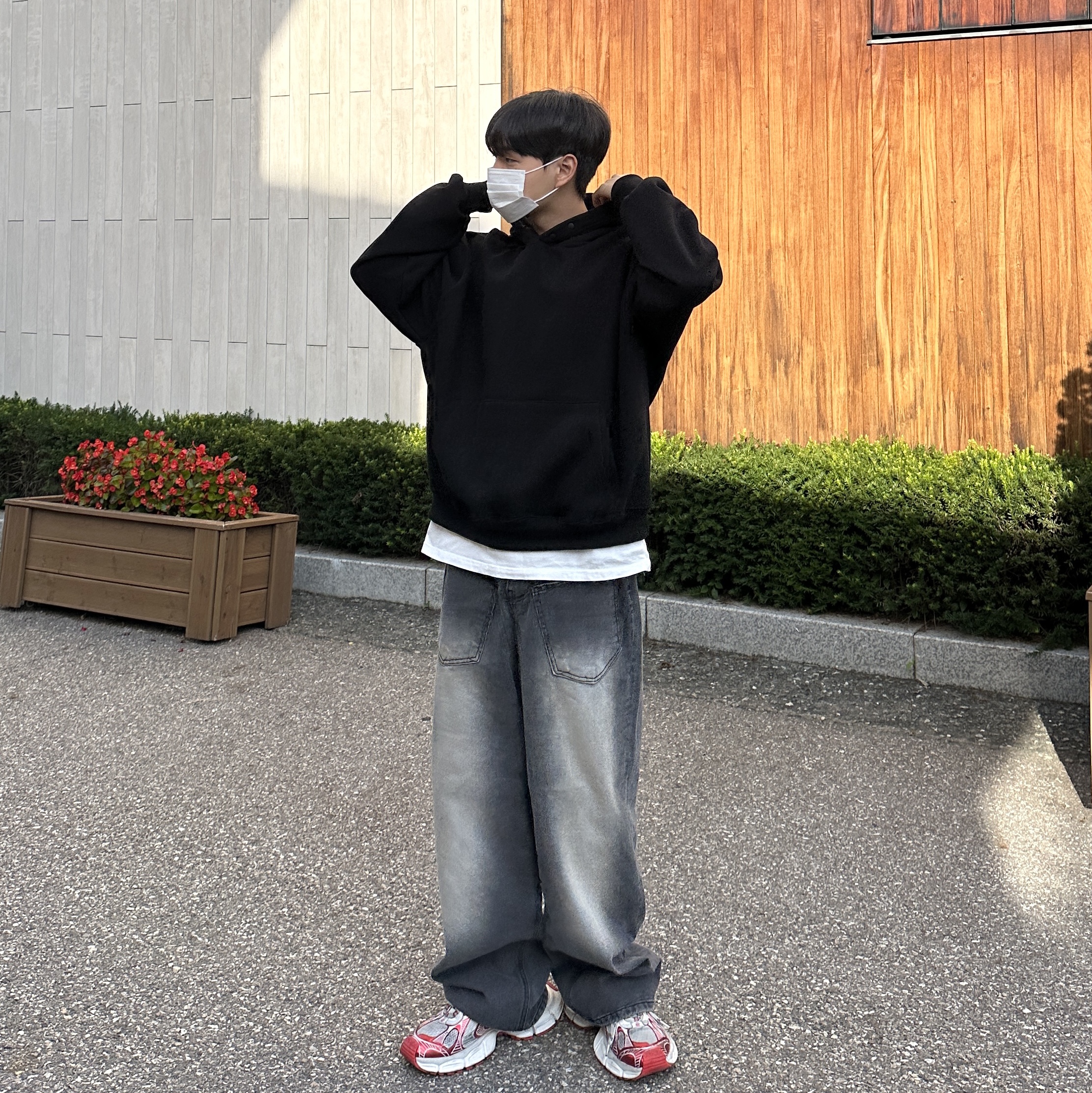 Balenciaga 3XL Sneakers White Red 착용 스타일 - 1