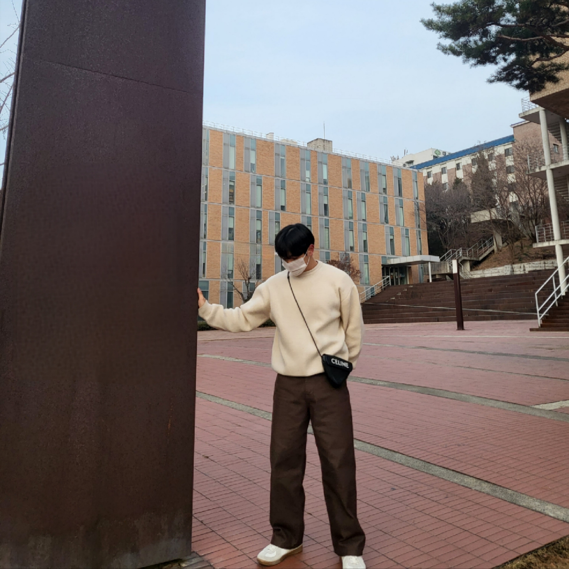 Maison Margiela Calfskin Replica Sneakers, Celine Triangle Bag in Smooth Calfskin with Celine Print Black 착용 스타일 - 2