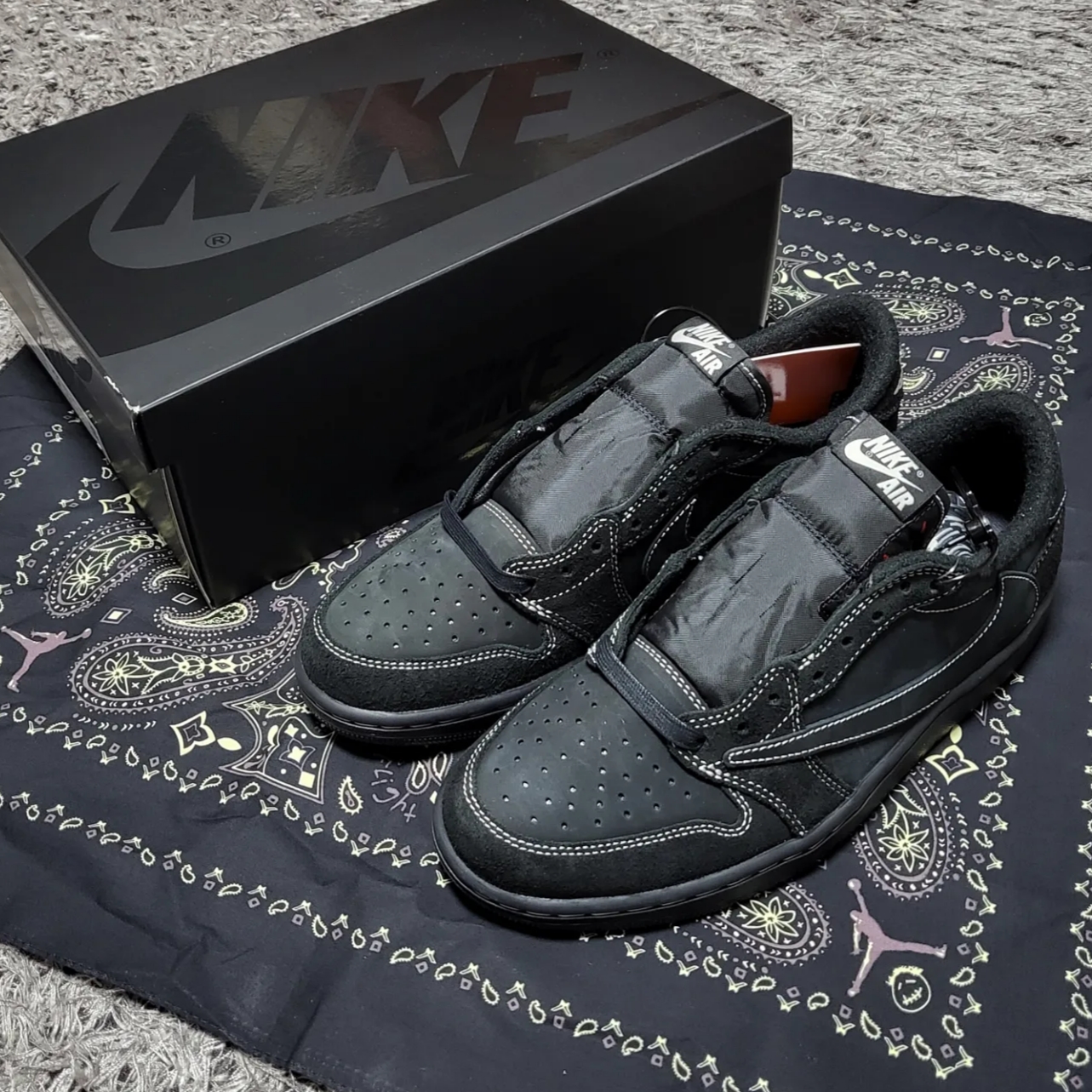 Jordan 1 x Travis Scott Retro Low OG SP Black Phantom 착용 스타일