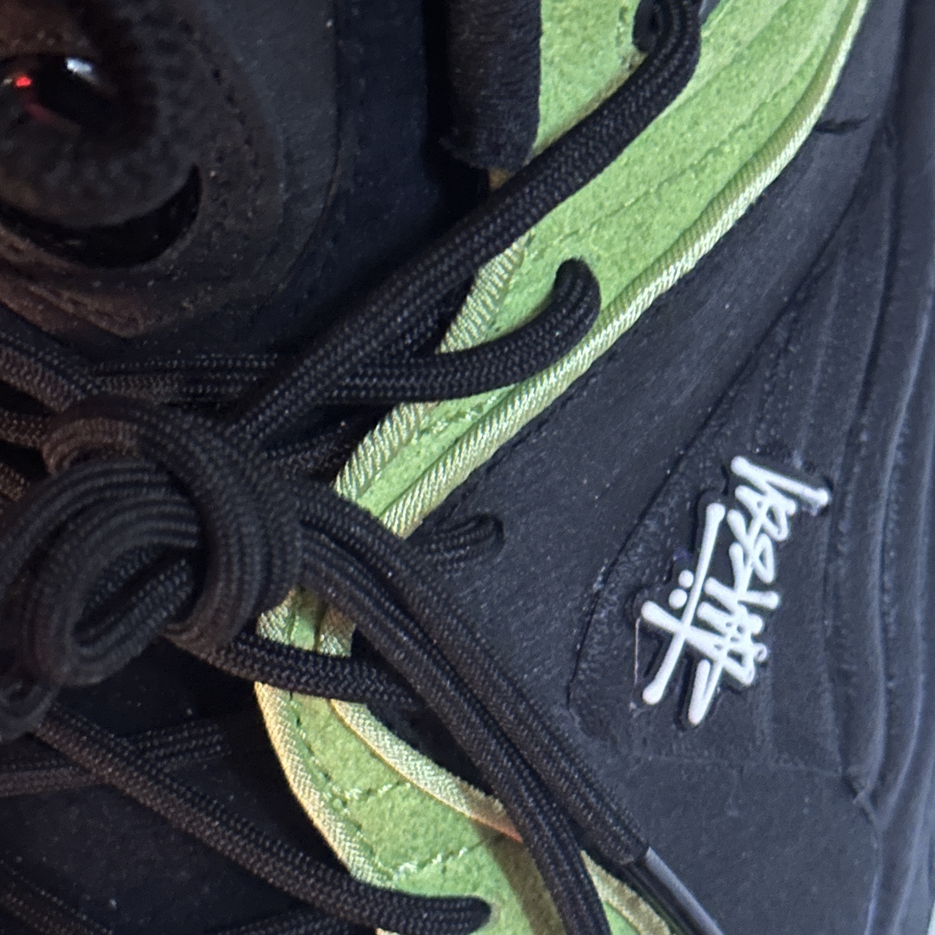 Nike x Stussy Air Penny II Vivid Green and Black 착용 스타일 - 2