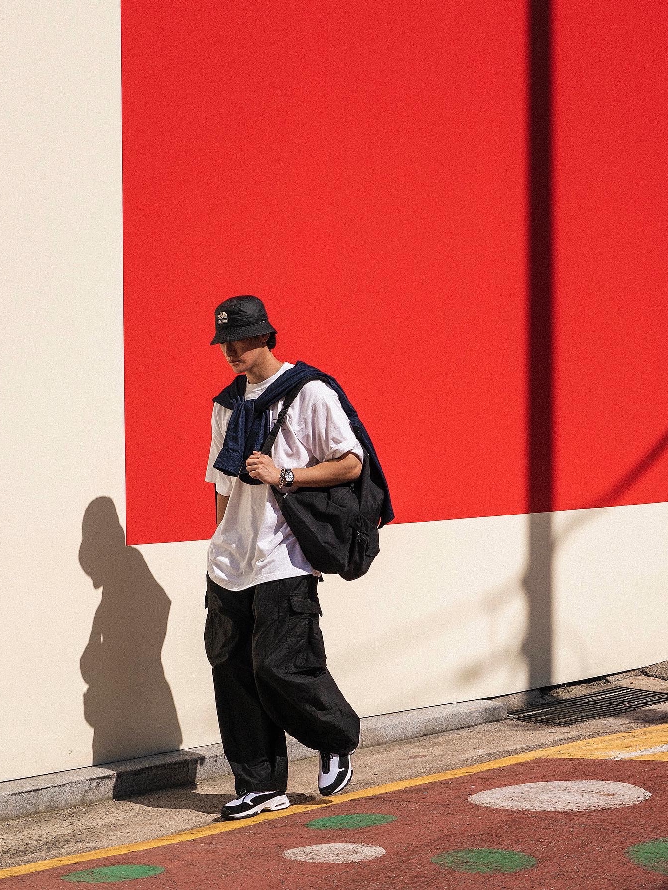 Supreme x The North Face Snakeskin Packable Reversible Crusher Black - 18SS, Nike x Comme des Garcons Homme Plus Air Max Sunder SP White Black 착용 스타일 - 1