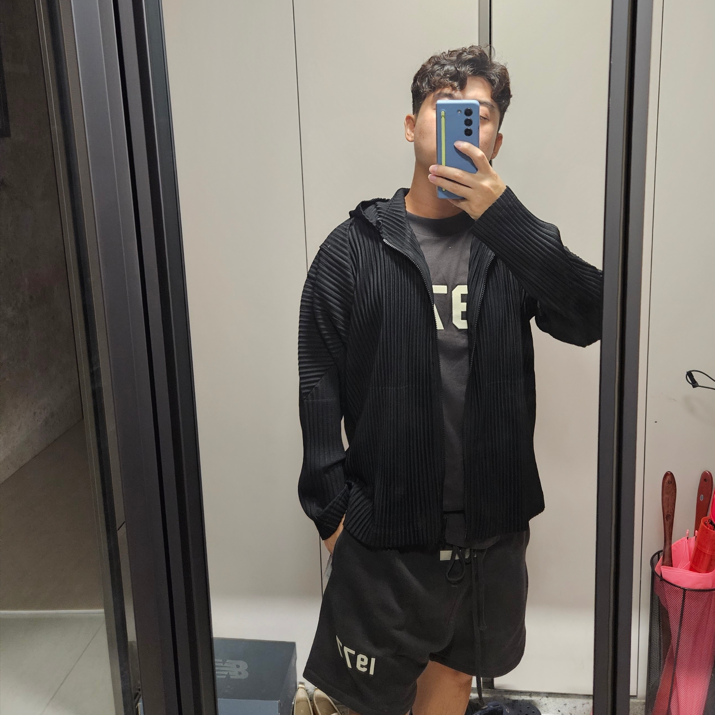 Homme Plisse Issey Miyake MC August Hoodie Black 착용 스타일