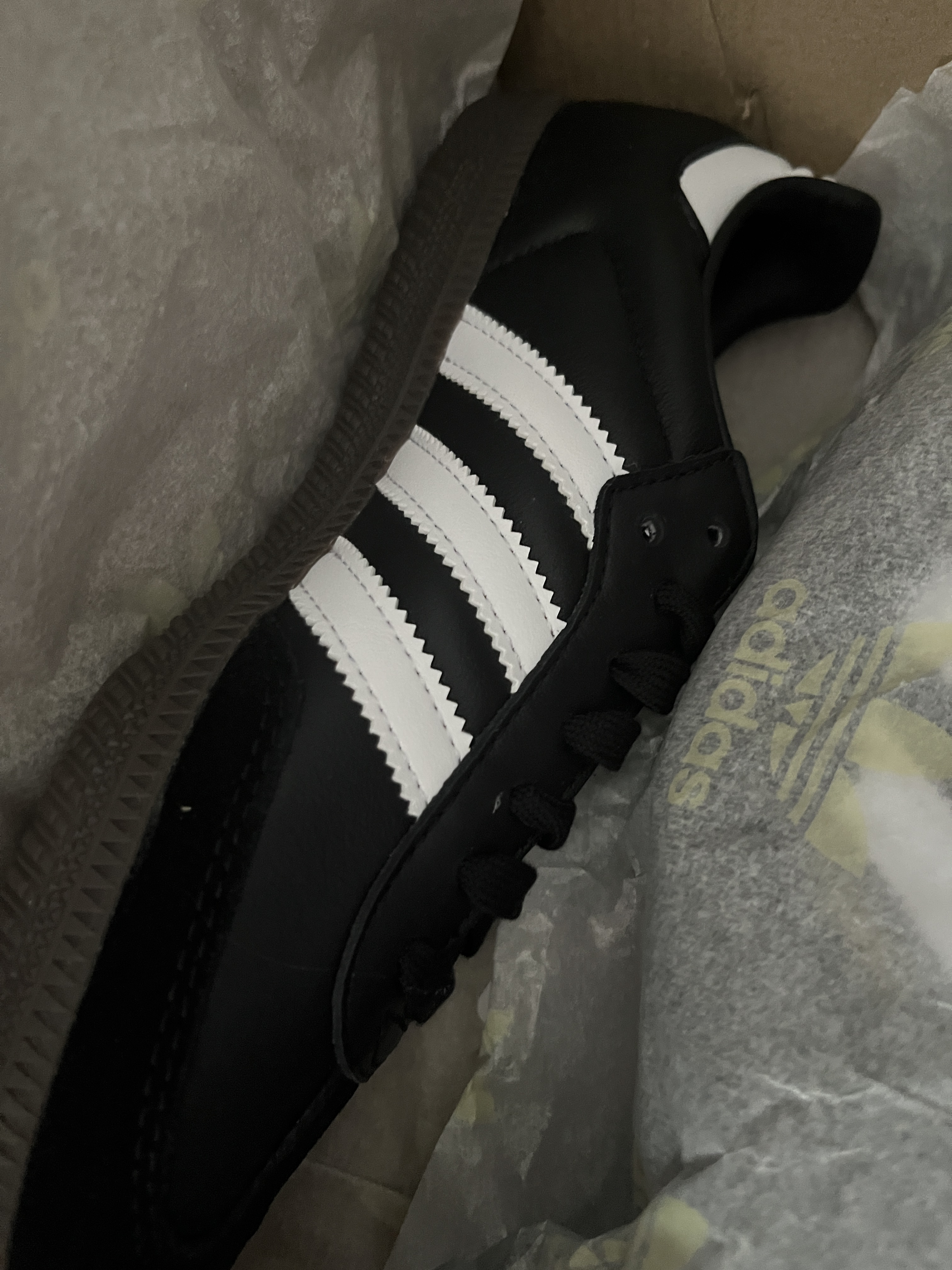 Adidas Samba OG Black White Gum 착용 스타일