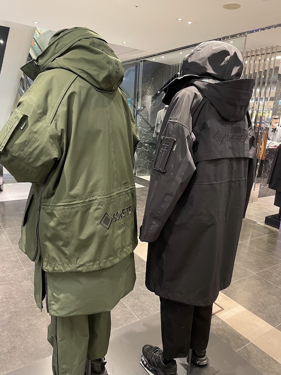 Juun.J Gore-Tex Collaboration Windstopper Jacket Black 착용 스타일