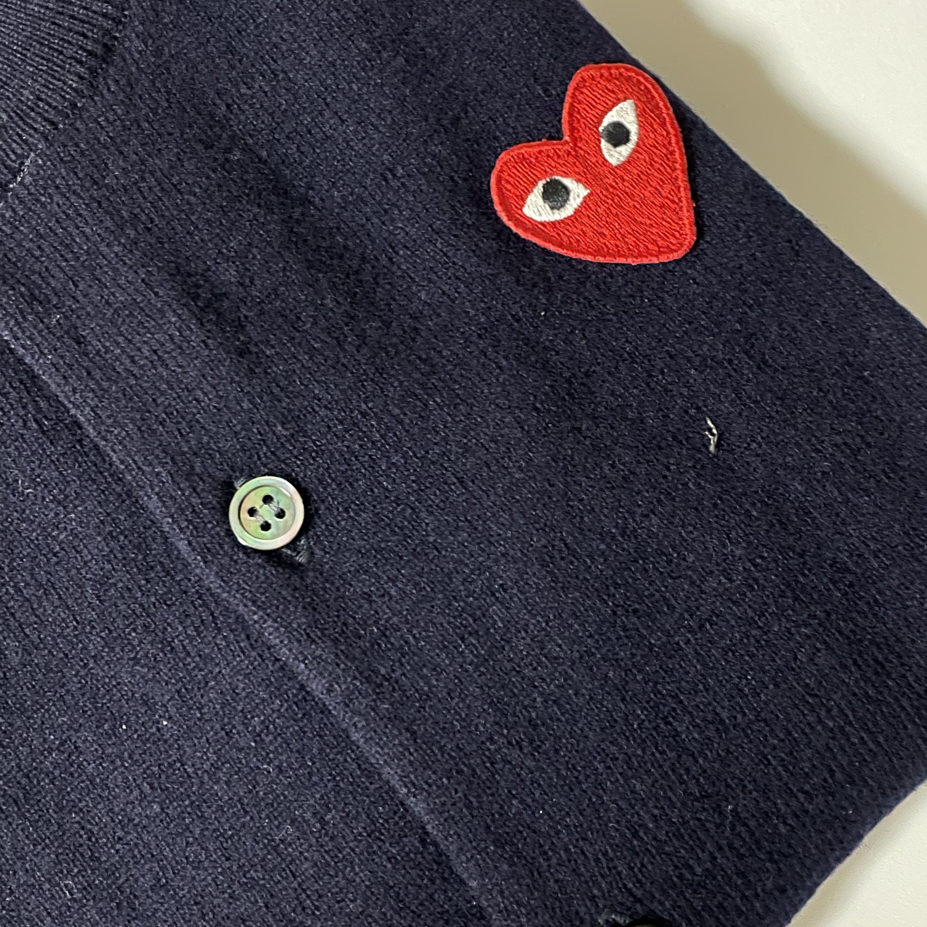 (W) Play Comme des Garcons Red Heart Knit Cardigan Navy 착용 스타일